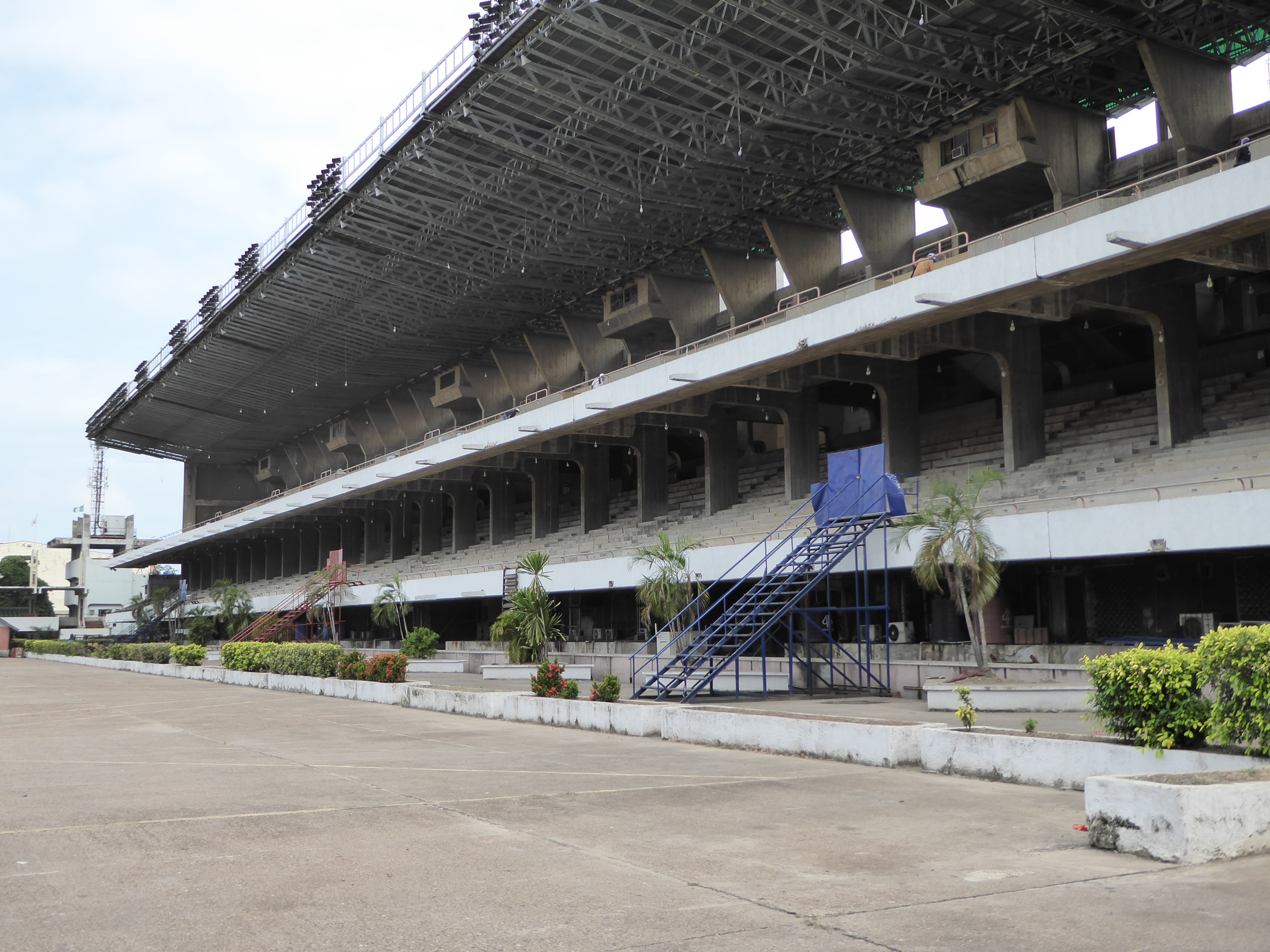Aradeon continues: "The loss of the open recreational race course with its green texture was deplorable enough, but even more deplorable was