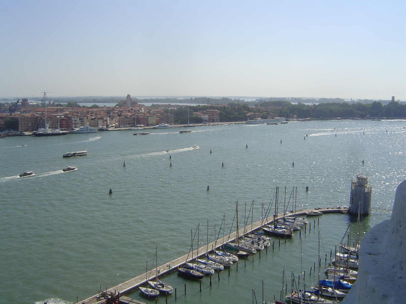 The Museo Navale is on the left, just at the mouth of the Rio dell Arsenale. The greenery to the right belongs to the Giardini Pubblici and
