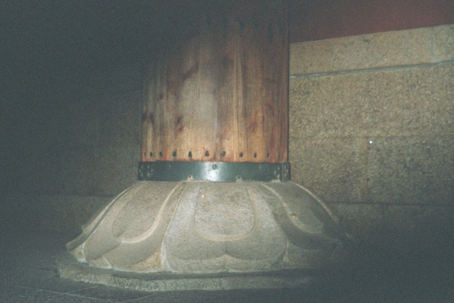 Some of the pillars have lotus footings.