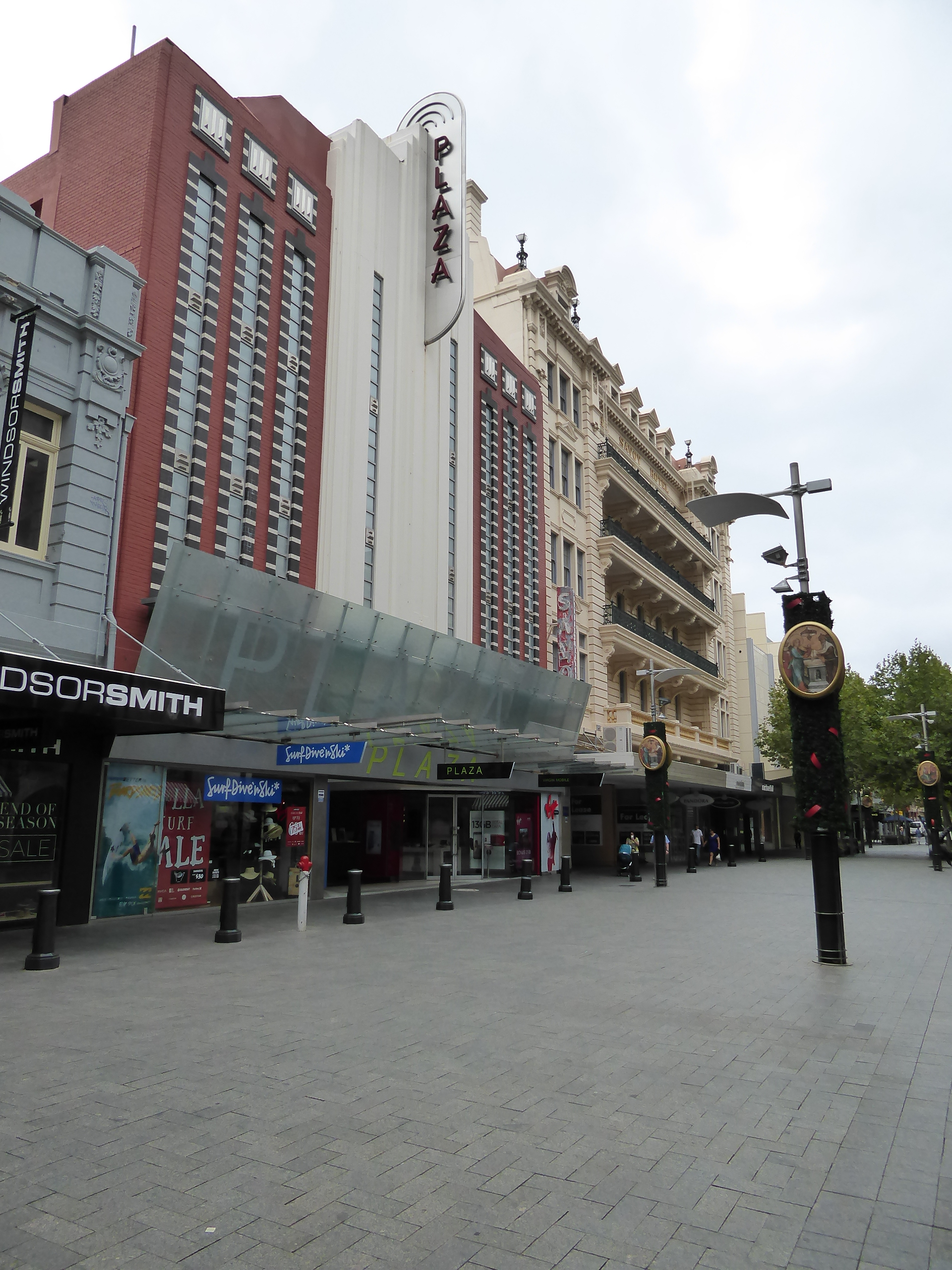 Another movie house from the same period: this is the Plaza from 1937. It closed in 1984, though the Plaza Arcade still exists, and the faca