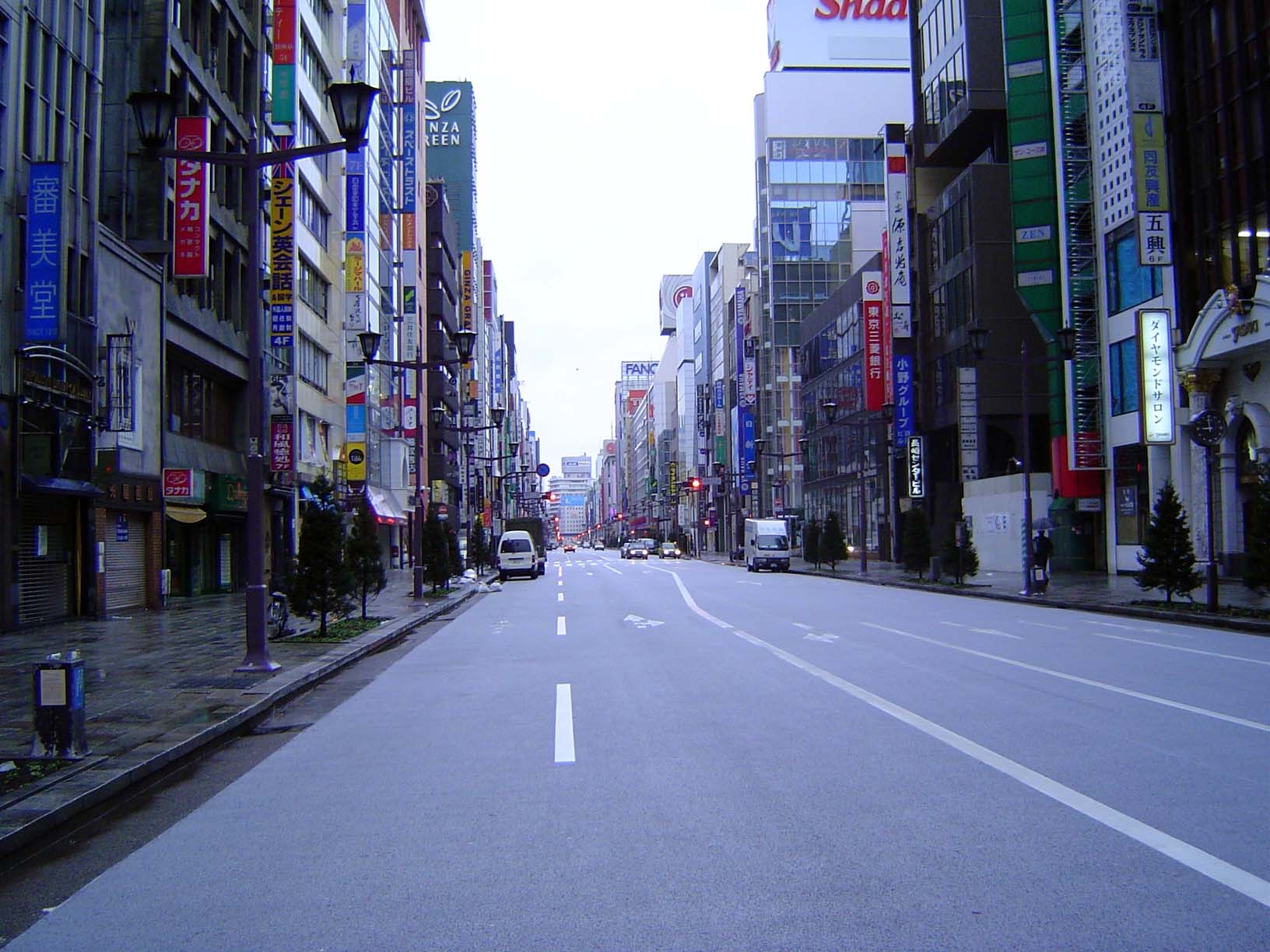 Turn off the lights, however, and the neighborhood goes flat. The buildings themselves are of almost no interest.