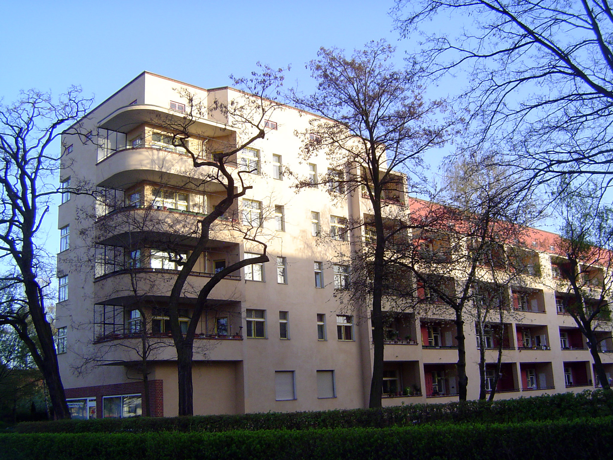 Yet another Taut project, the Wohnstadt Carl Legion, built in the late 1920s in Prinzler Berg. The site was about three miles northeast of c