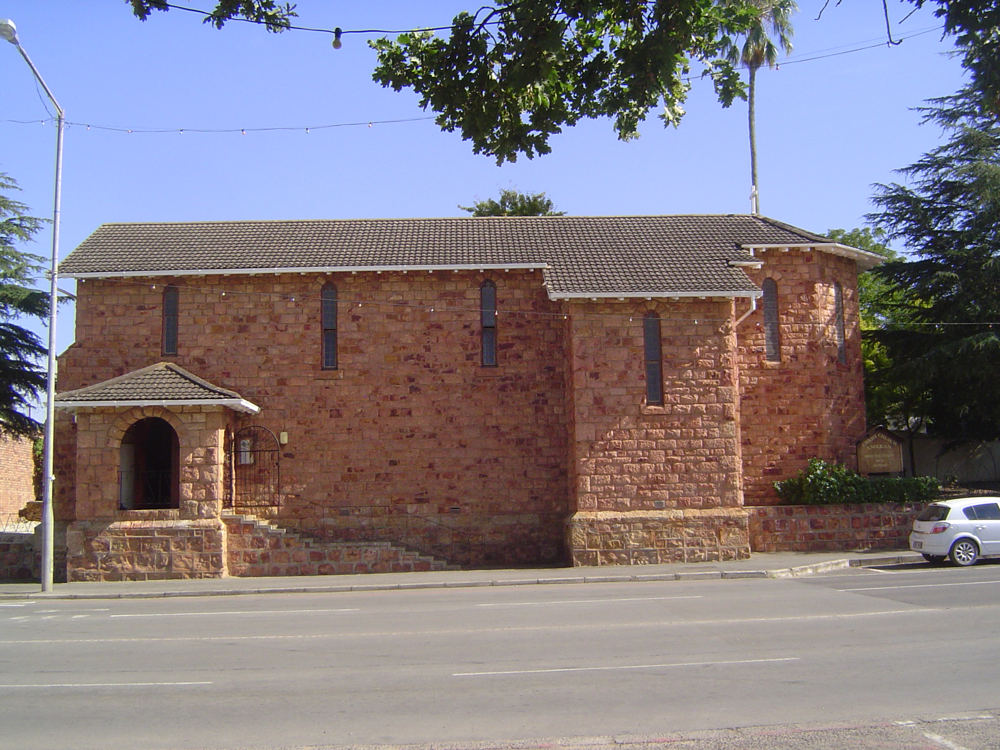 English residents attended Christ Church, built in 1913 to replace an older church. The street was widened in the 1960s, squeezing the churc