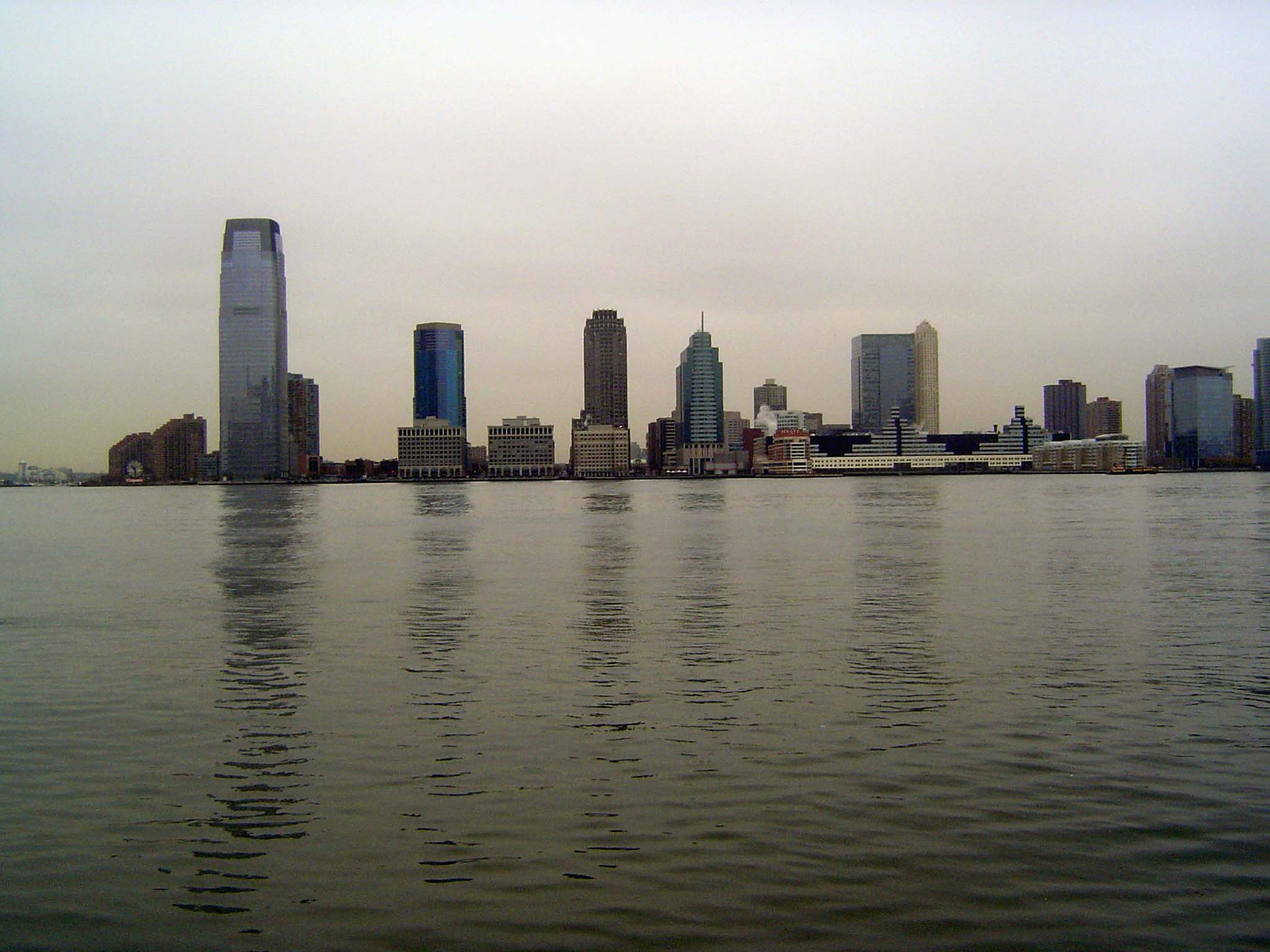 Across the Hudson River, a huge tower by Cesar Pelli rises at 30 Hudson Street and houses Goldman Sachs. No matter how high it rises, it sti