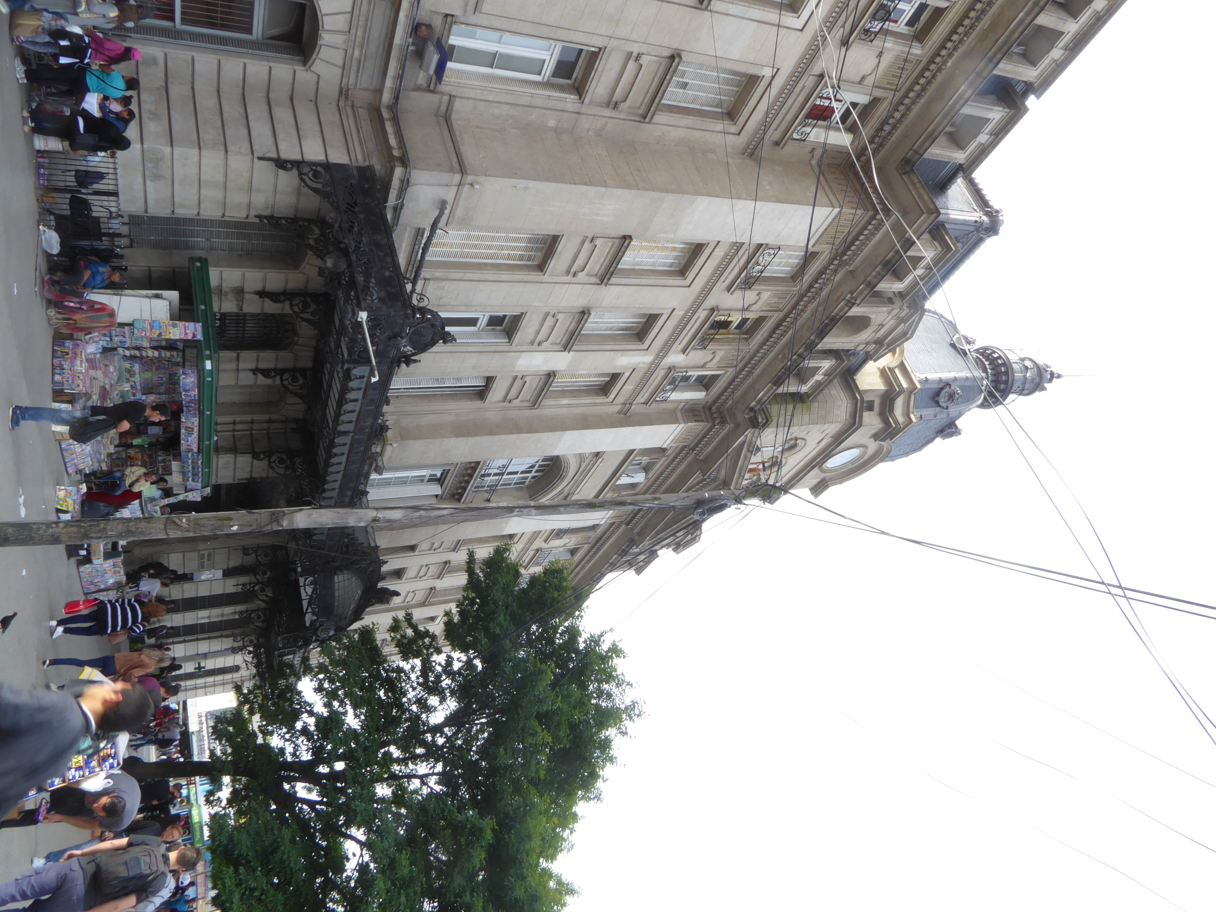 Enough sepulchral musings? Fine; we'll go a mile to the east and pass the Retiro Belgrano station, built by the British-owned Cordoba Centra