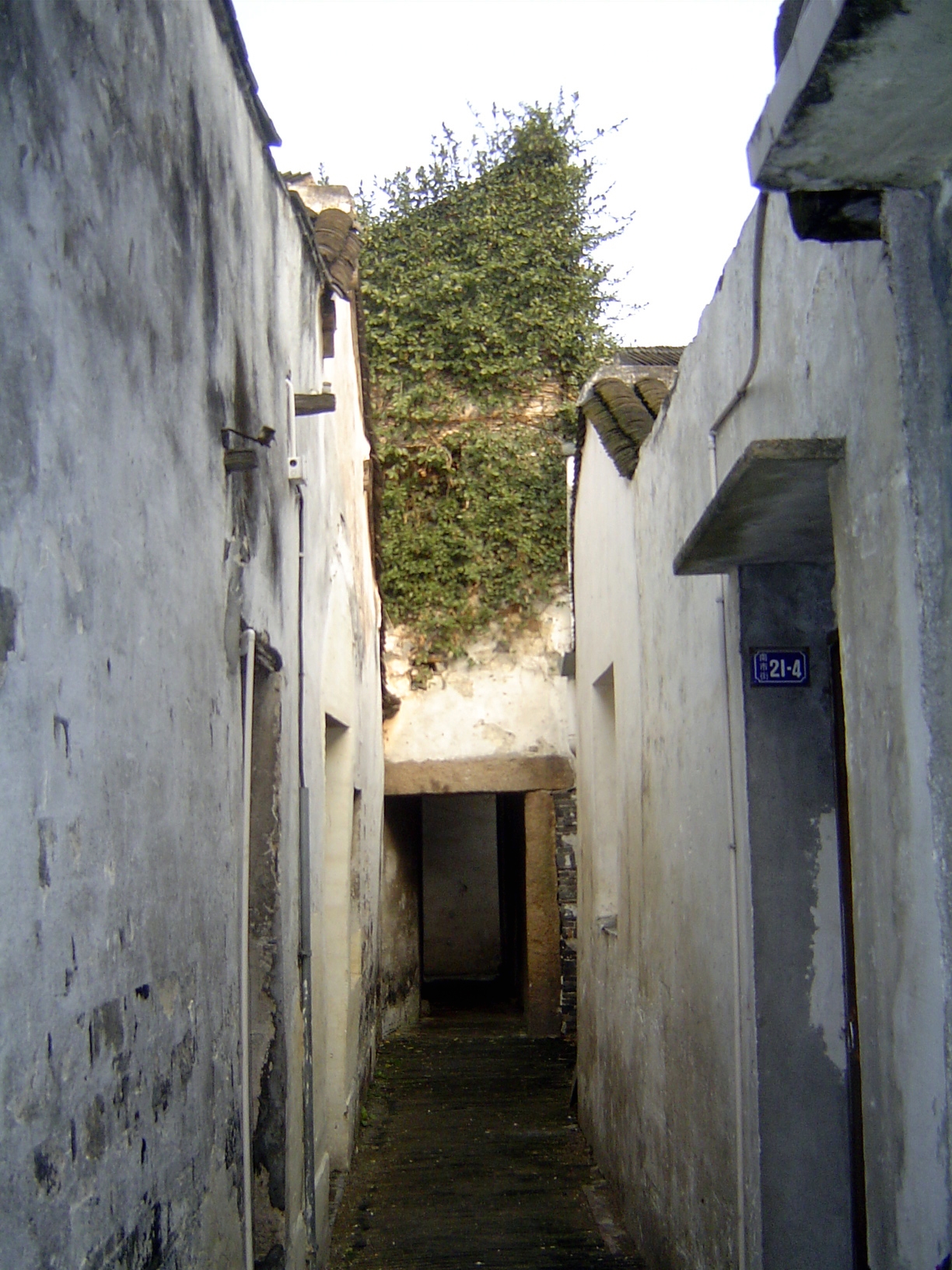 Some are very narrow, but cars don't have to squeeze through.