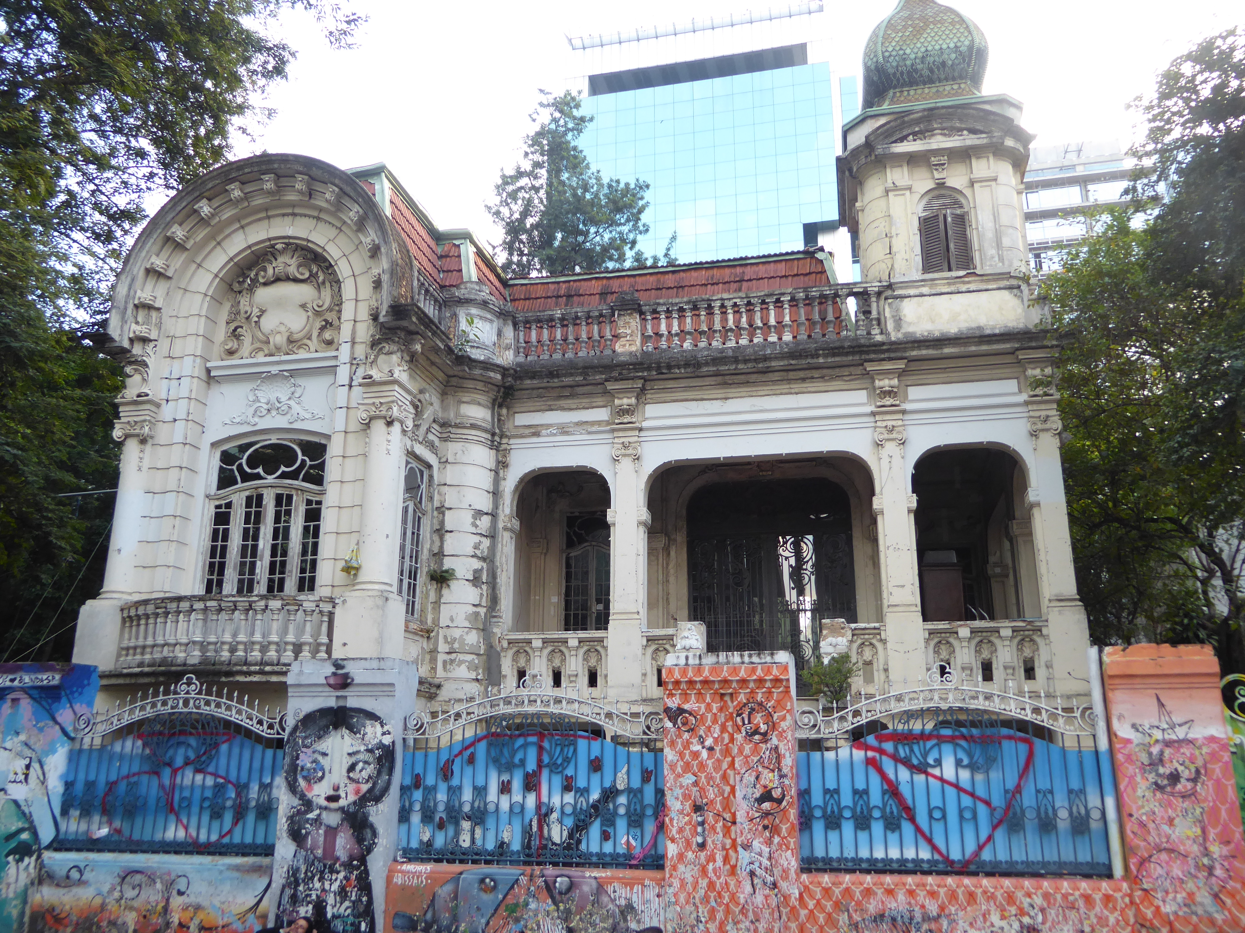 There are almost no survivors of that era, but here's one, the Residência Joaquim Franco de Mello, designed by a Portuguese architect, Anton