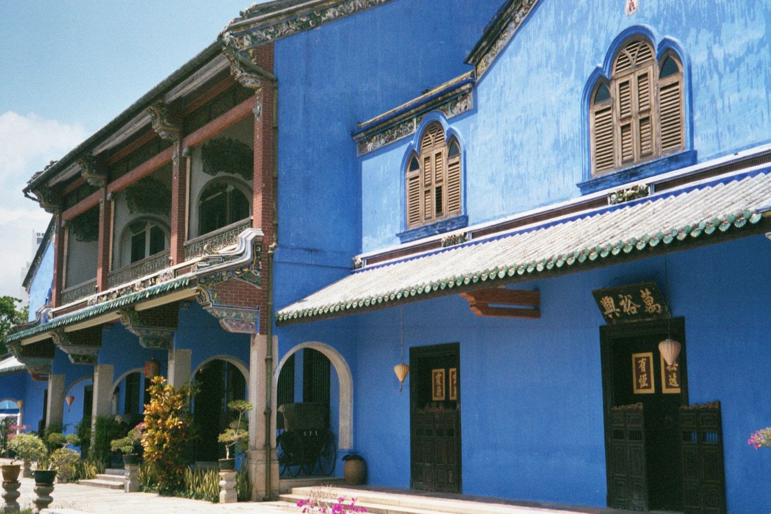This is the freshly and privately restored Cheong Fatt Tze Mansion, completed in 1904. Cheong Fatt Tze made a fortune in Java in the 1850s,