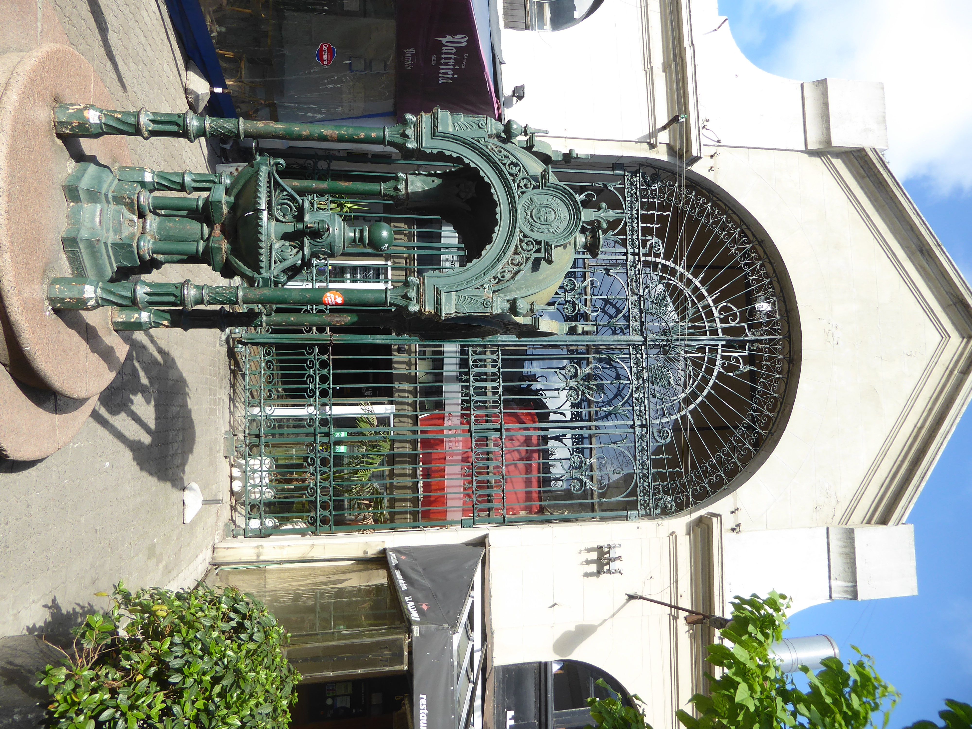 This fountain, from 1897, looks like it came across the pond.