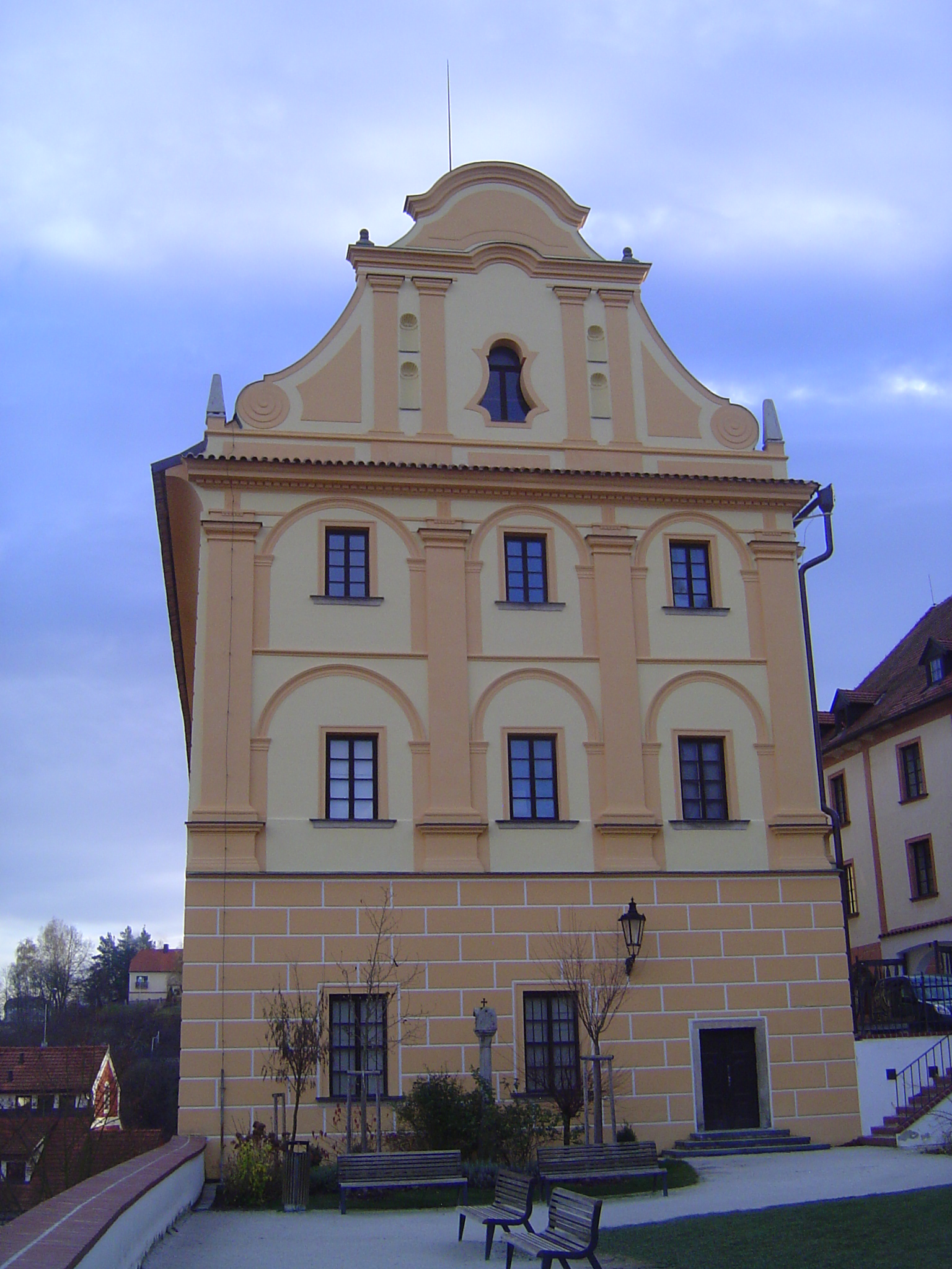 Another view of the seminary-turned-museum.