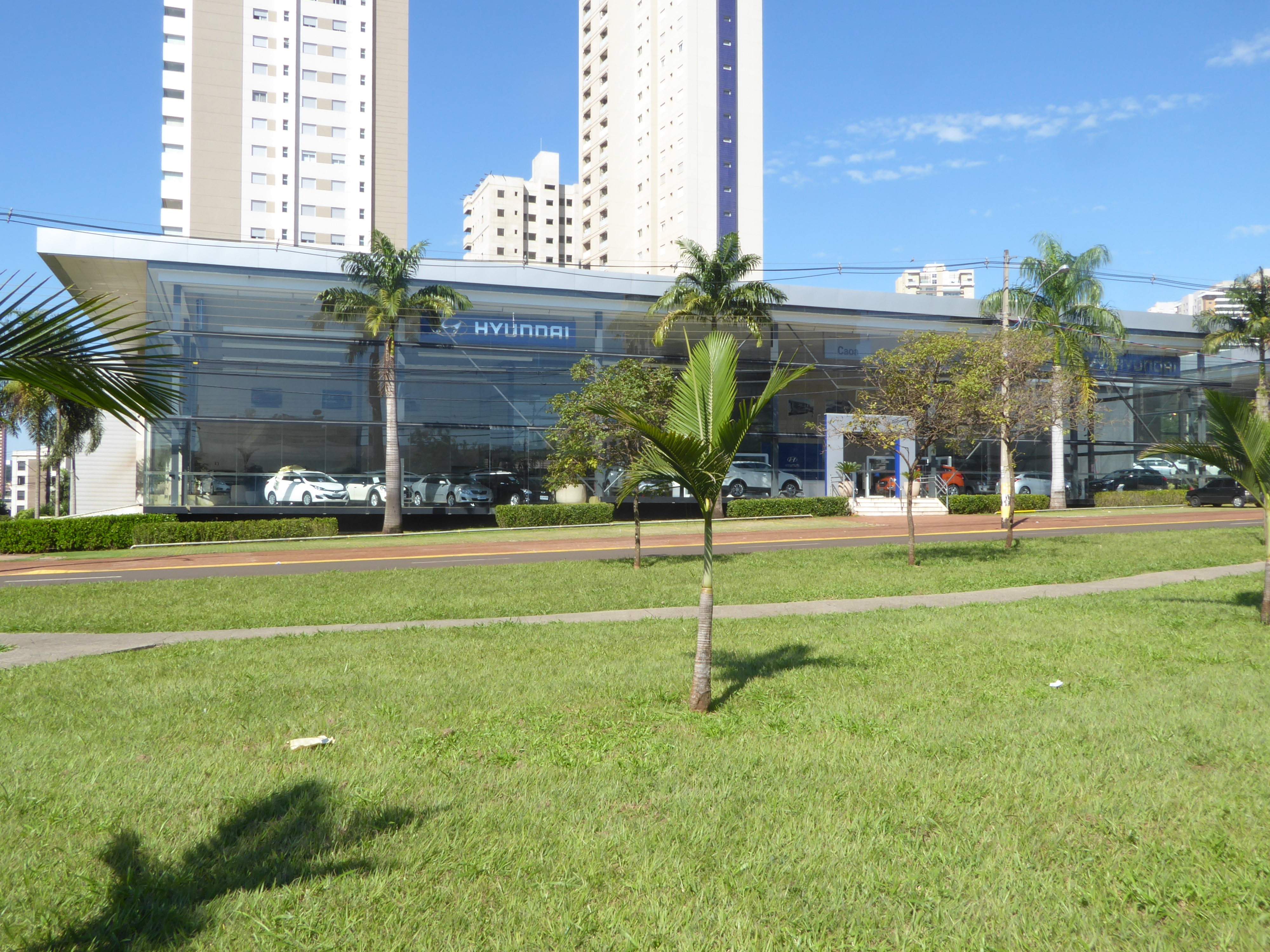 Ever see such a big Hyundai/Suburu dealership?