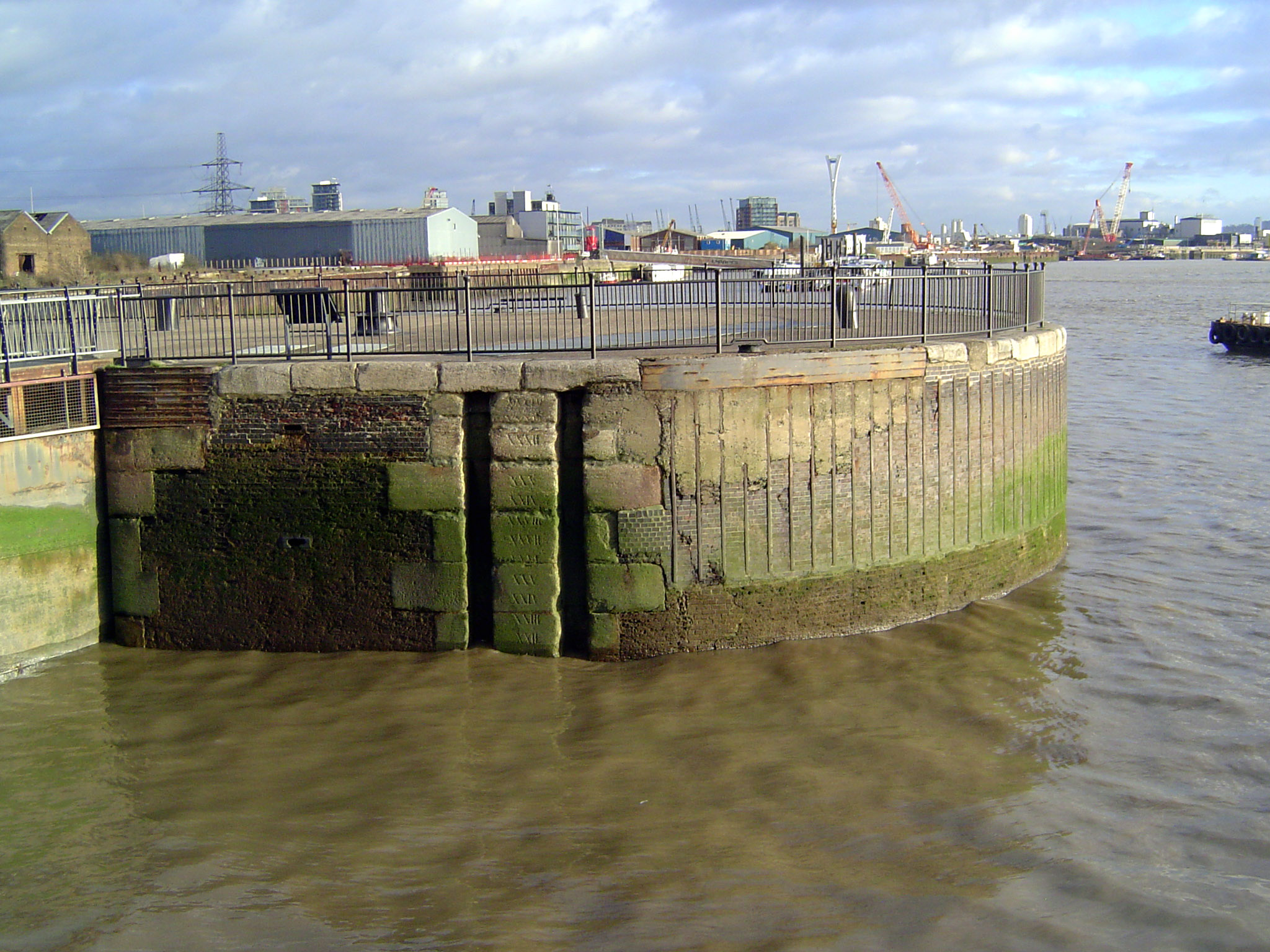 We're here for this: the mouth of the East India Dock Basin.