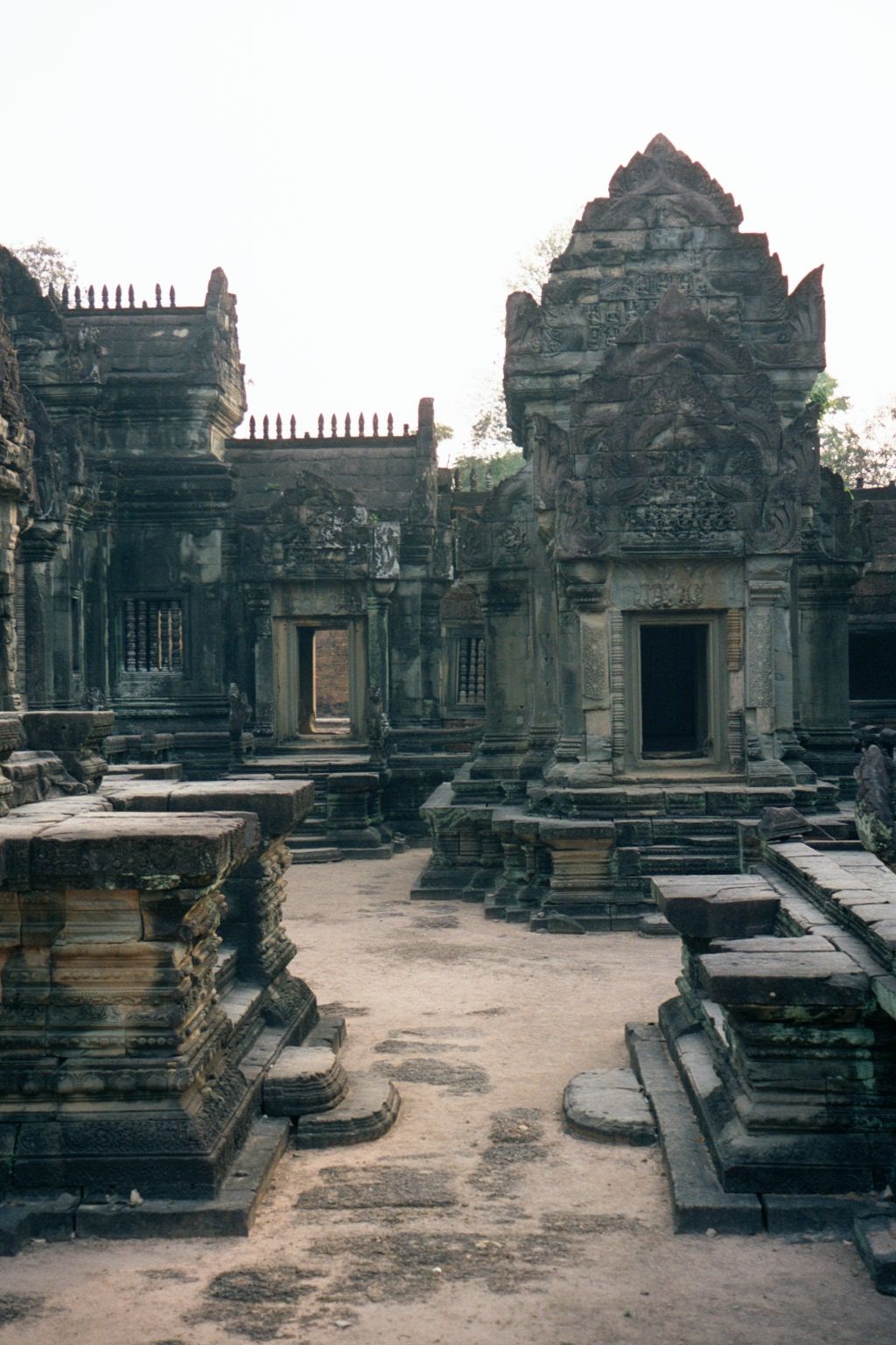 Best for last: here's the real marvel of Banteay Samre. It's an inner moat, now dry. Water once surrounded the shrine. In a hot climate like