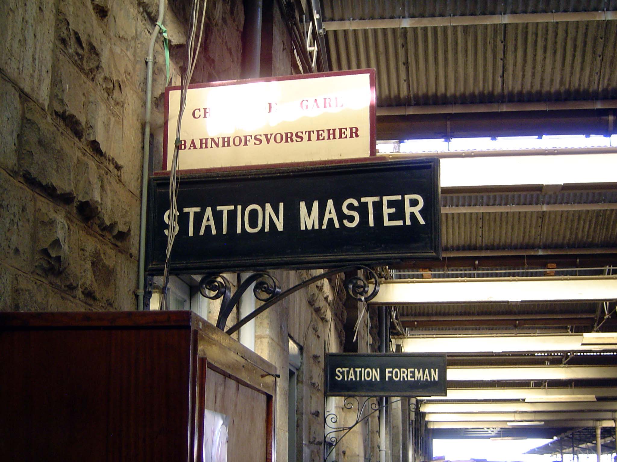 Chef de gare? Bahnhofsvorsteher? The sign is obviously an add-on, but from when? The one thing that's clear is that somebody believed that t