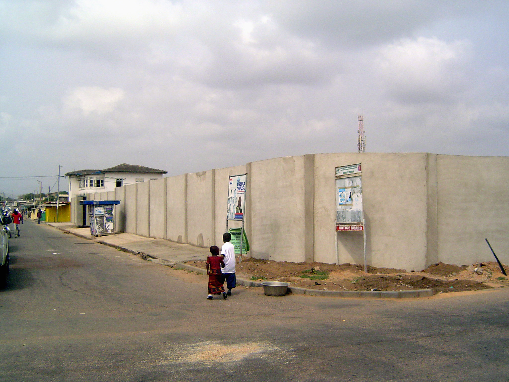 The largest subdivision of that era was Korle Gonno, a gridded area between Korle Bu Hospital and the sea. We can walk around a bit, though