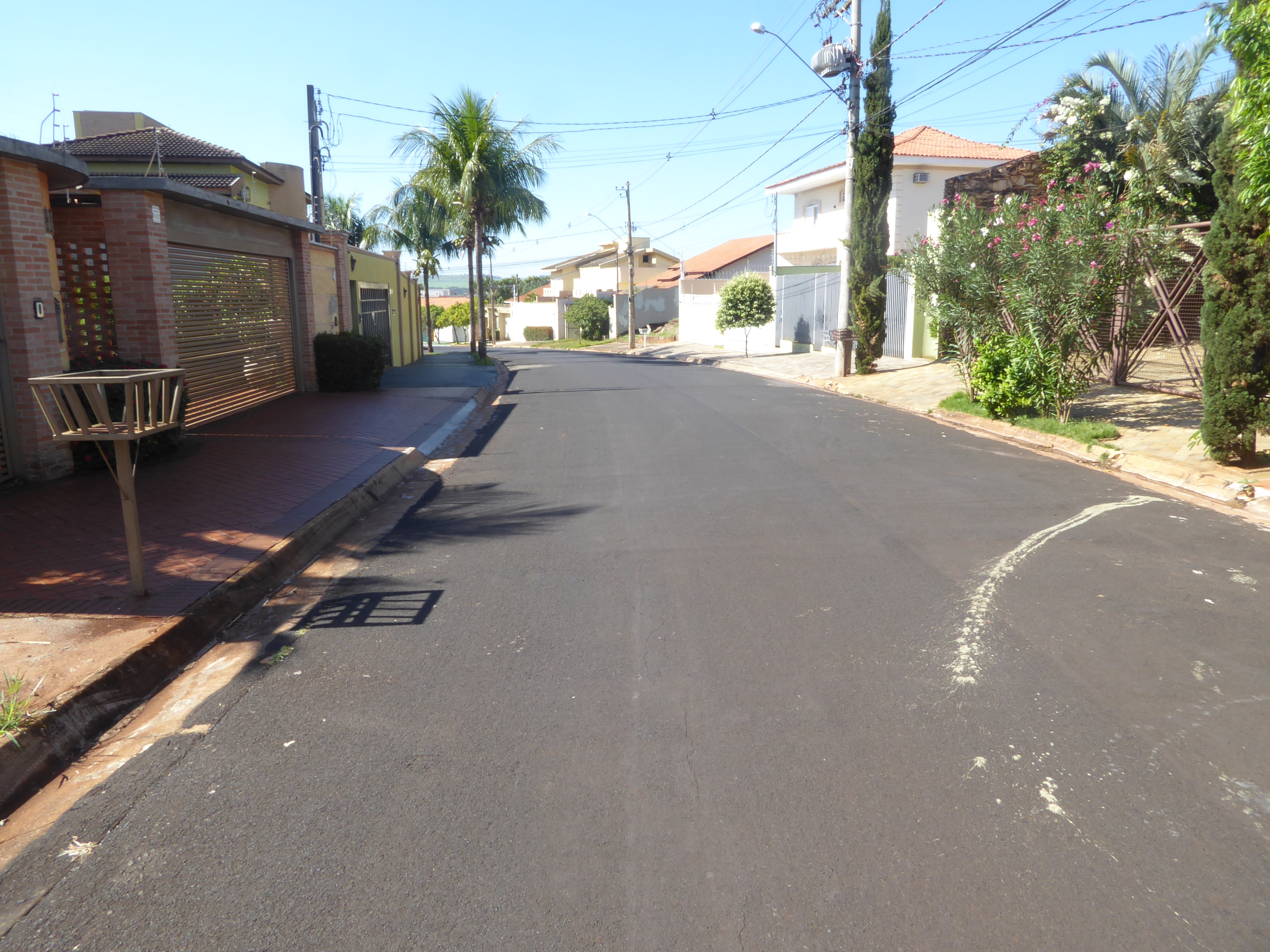 Here's a prosperous neighborhood called City Ribeirão. See anything strange about the street alignment?