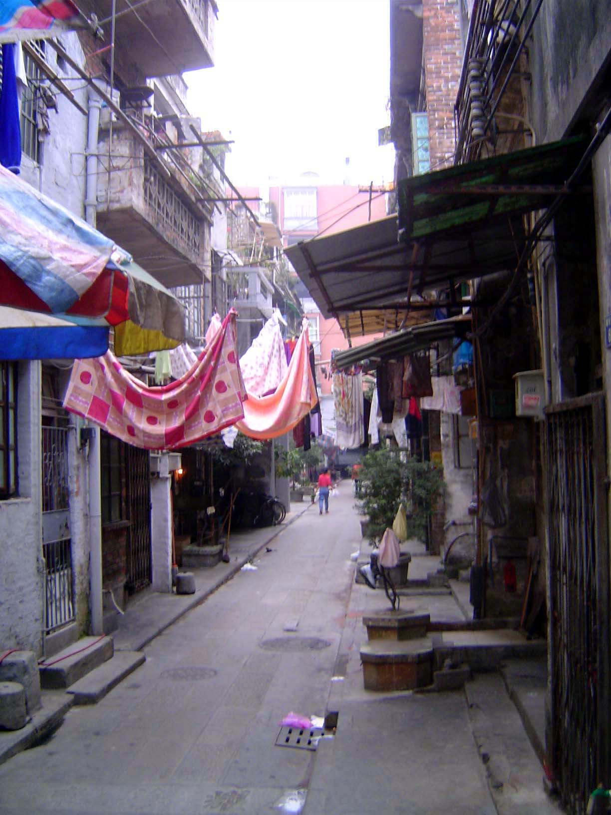 Step off it and you're in a world of alleys, in this case Yaohua Zhongdongjie. It's been cleaned up a bit in recognition of its status as a