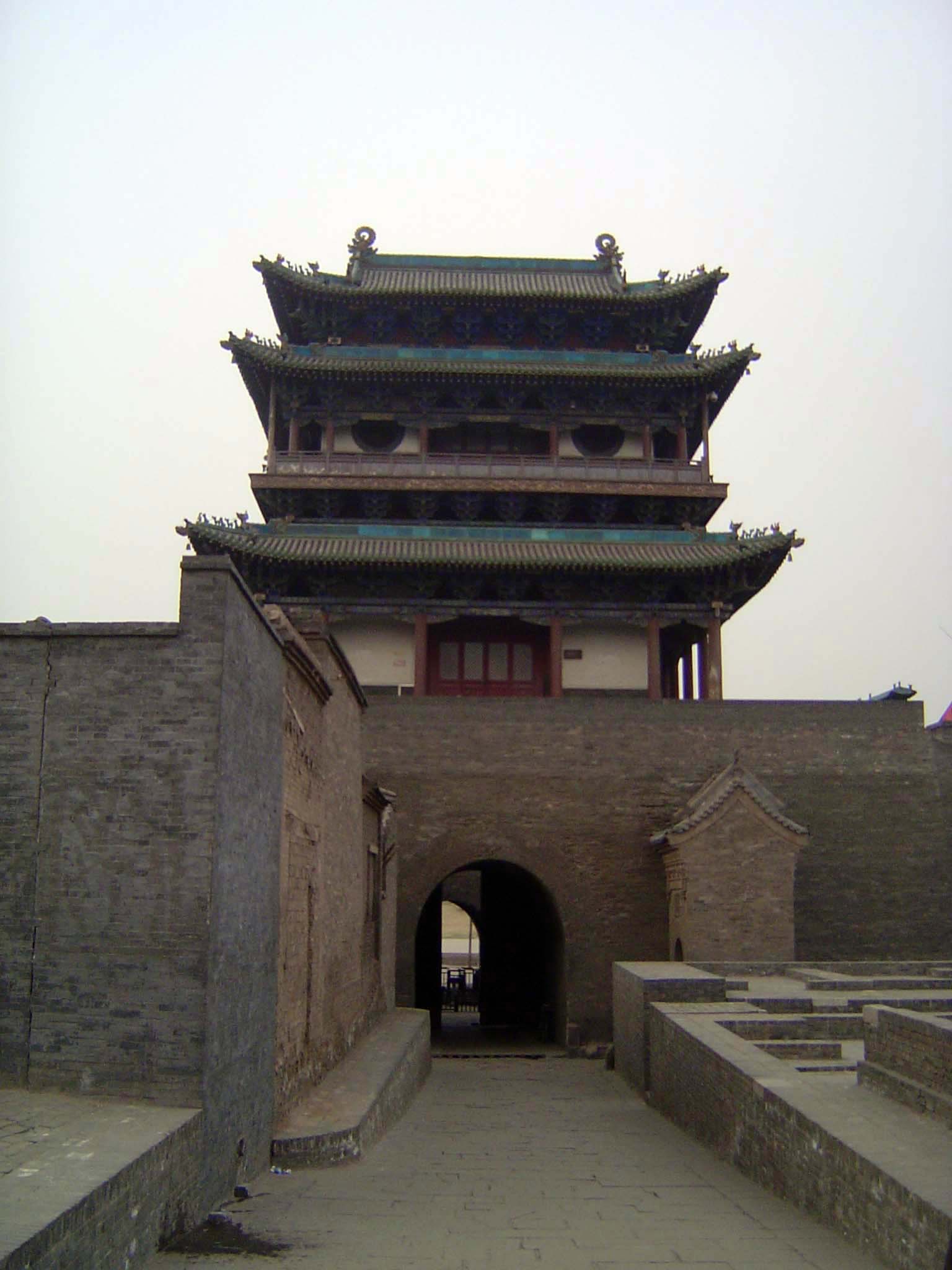The view of the same gate from the inside. The entrance in this case has no right-angle turns, supposedly rendered superfluous by the river