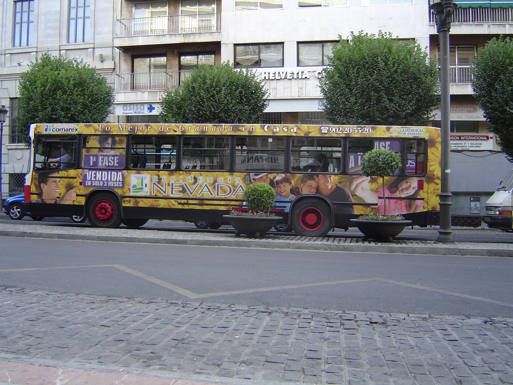At the perimeter of the Juderia, wide avenues—here Menendez Pelayo—wrap the old city on the north, east, and south. The Quadalquiver hems it