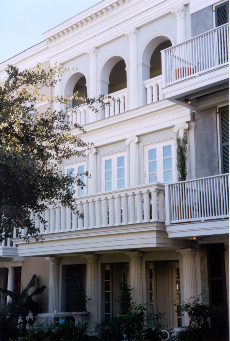 The central commercial district has residential flats above shops comprising an official artist's colony. It's even named Ruskin Place, as i