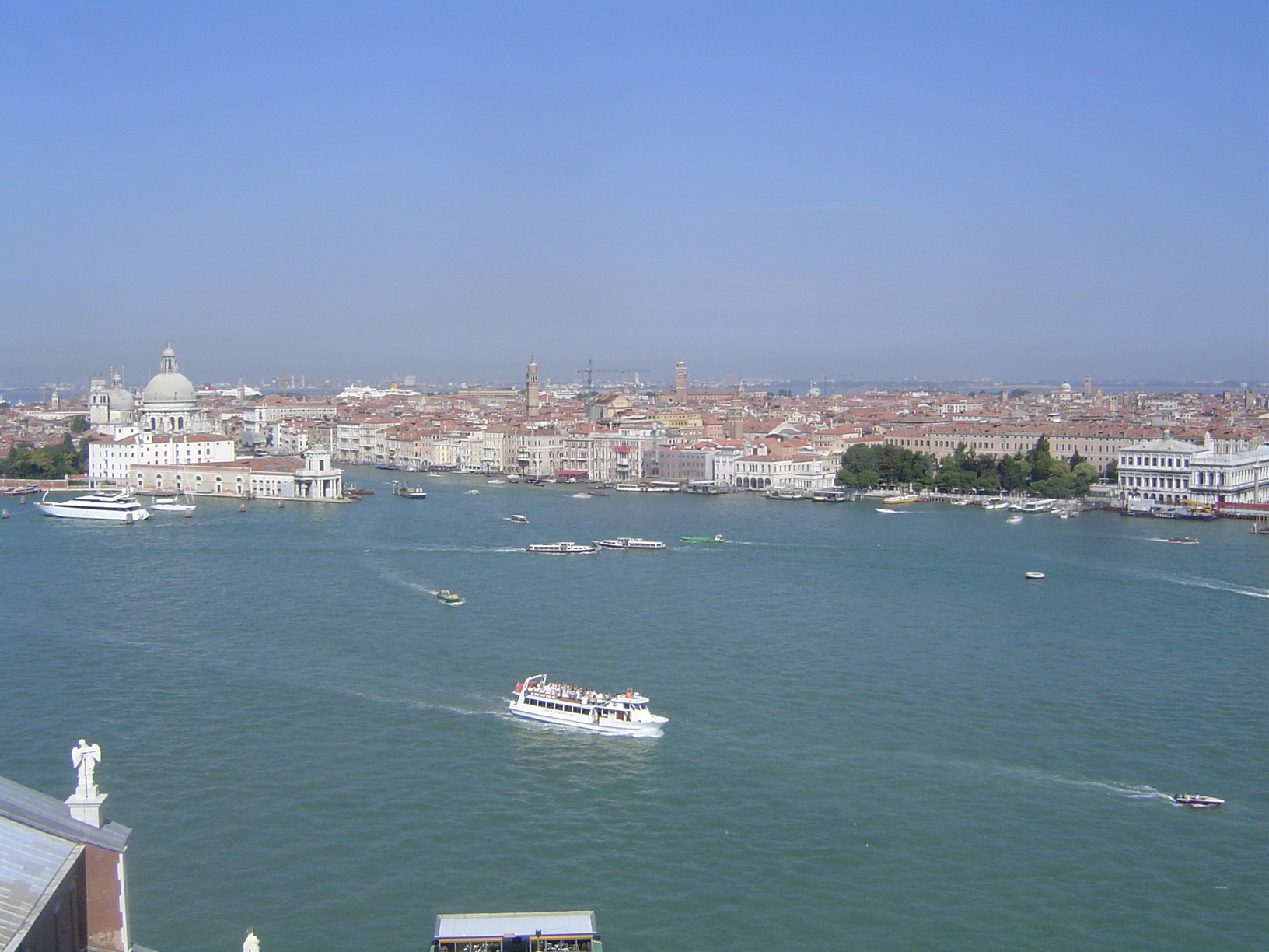 Santa Maria is on the left now. The building in front of it, at the point of land, is the Da Mar Customs House, 1677; on its roof is a golde