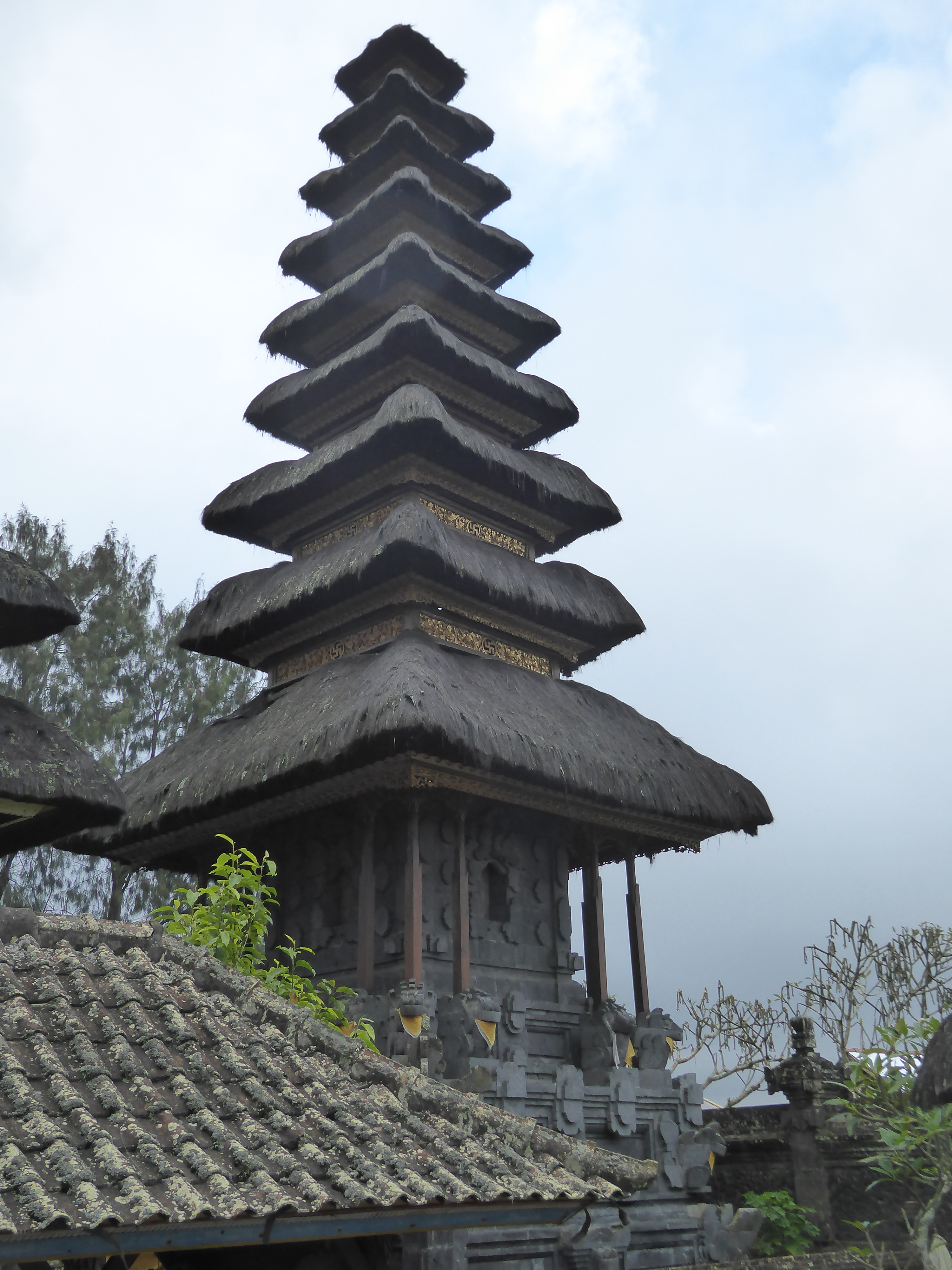The temple tower represents Mount Meru, the Himalayan home of Shiva. The rule is that there can no more than 11 tiers; in this case I count
