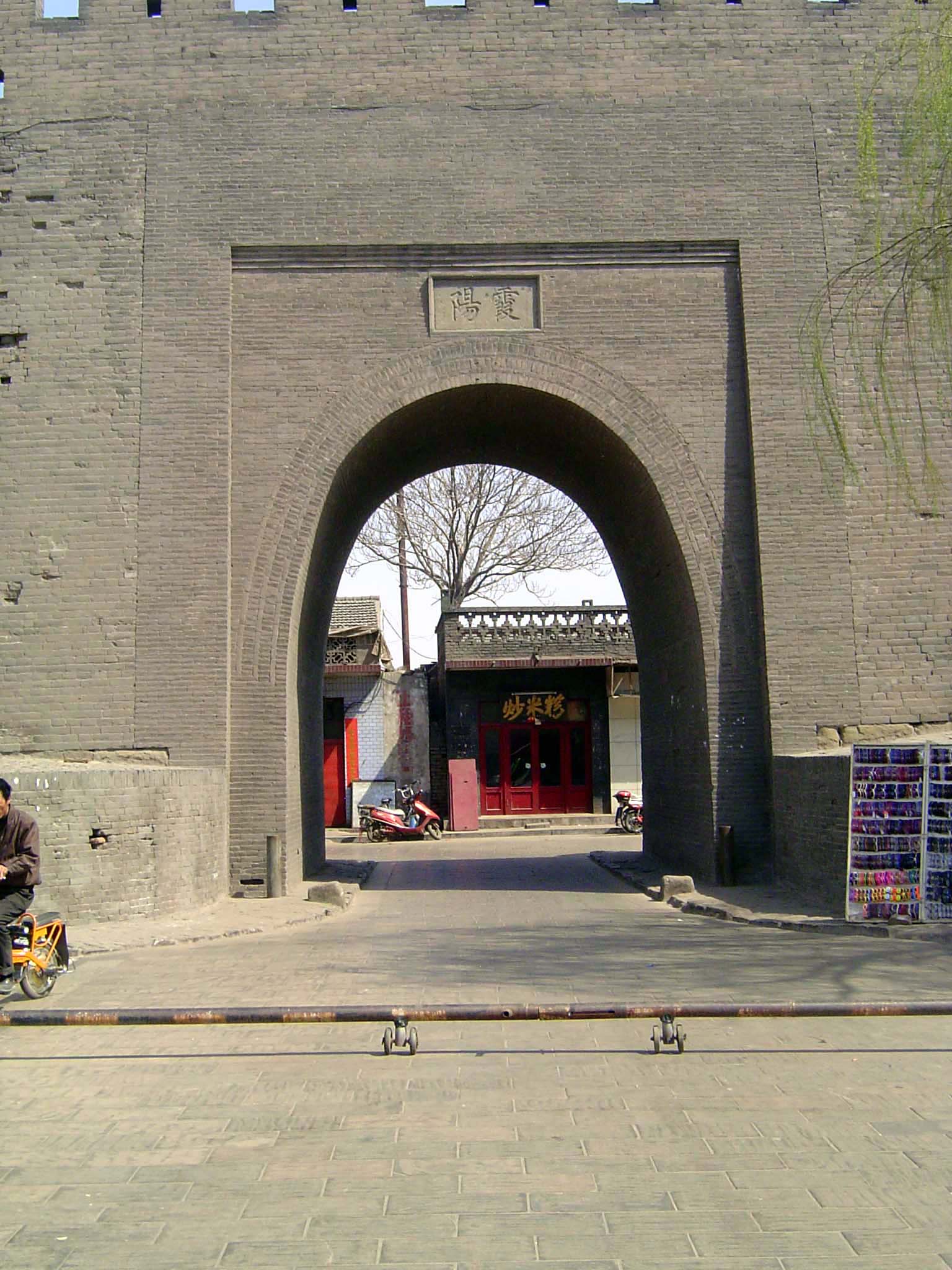 A simpler entrance nearby shows that the city is now organized to discourage vehicles with more than two wheels. The minute you pass inside,