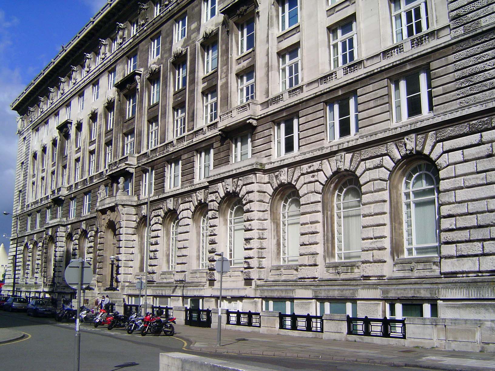 Between such ostentatious displays, the Cunard Building of 1916 appears almost sedate. This was the company's headquarters, but it also hous