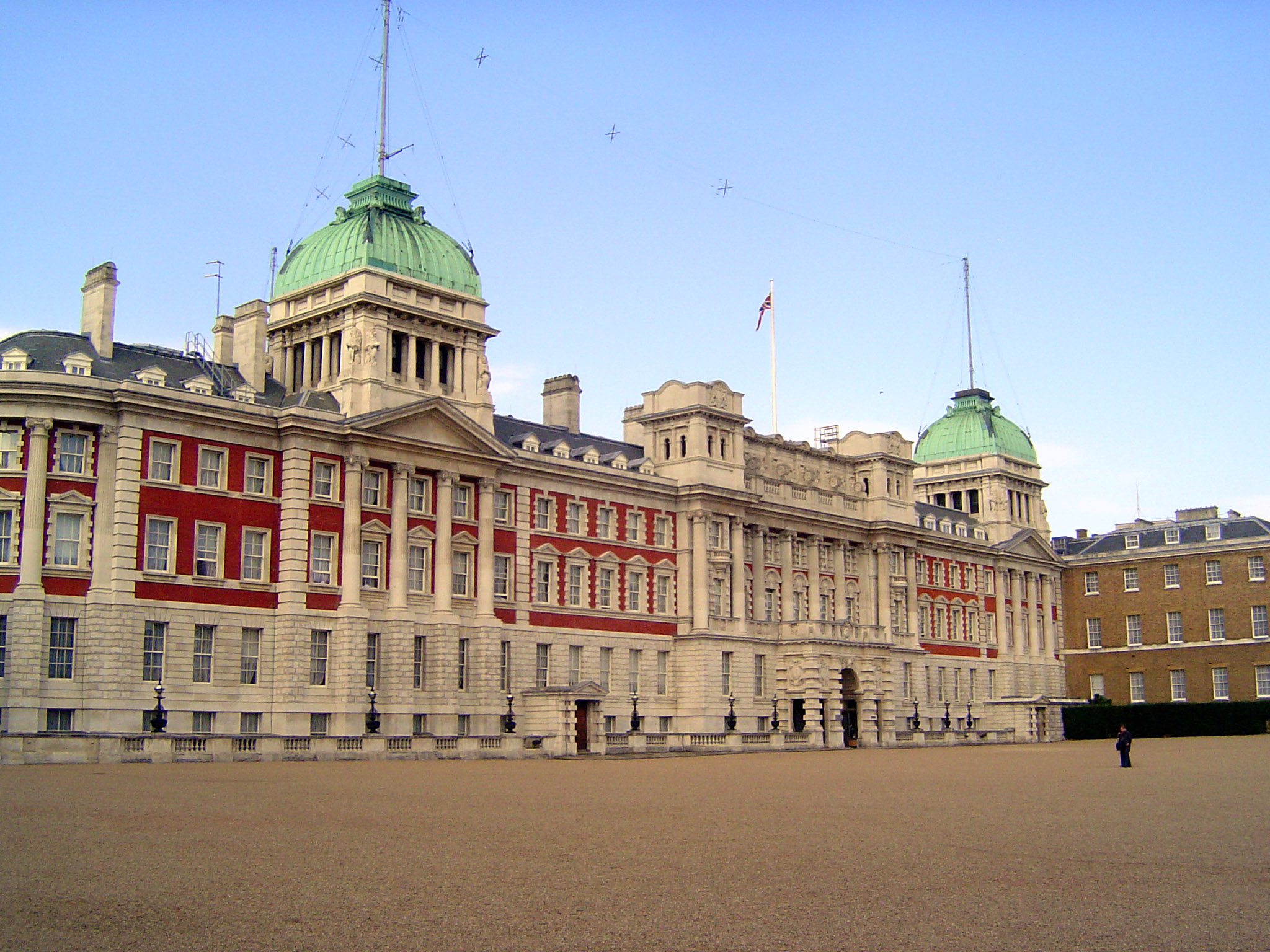Admiralty Arch abuts the Admiralty Extension, now occupied by the Foreign and Commonwealth Office. The building grew in stages between 1888