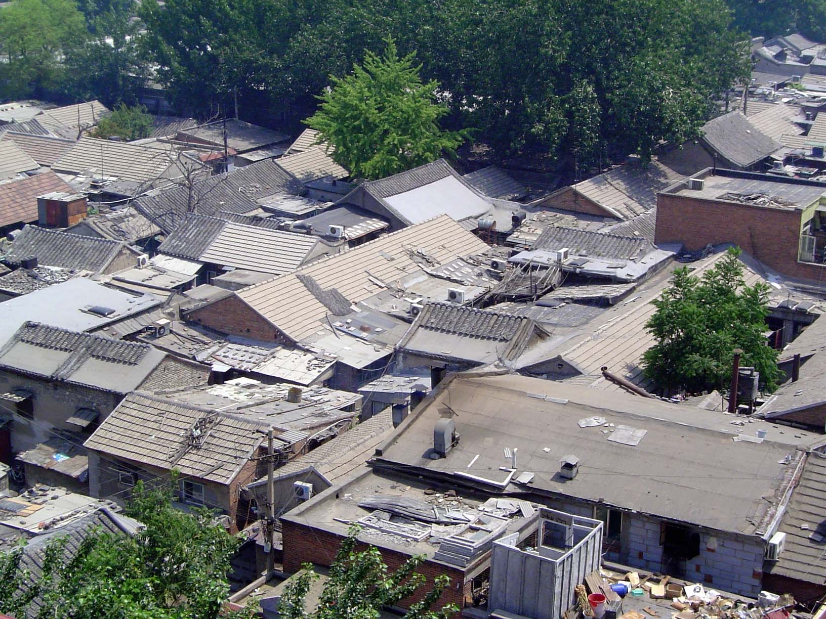 A third case, with two prominent and matching ridge lines that no longer flank a courtyard.