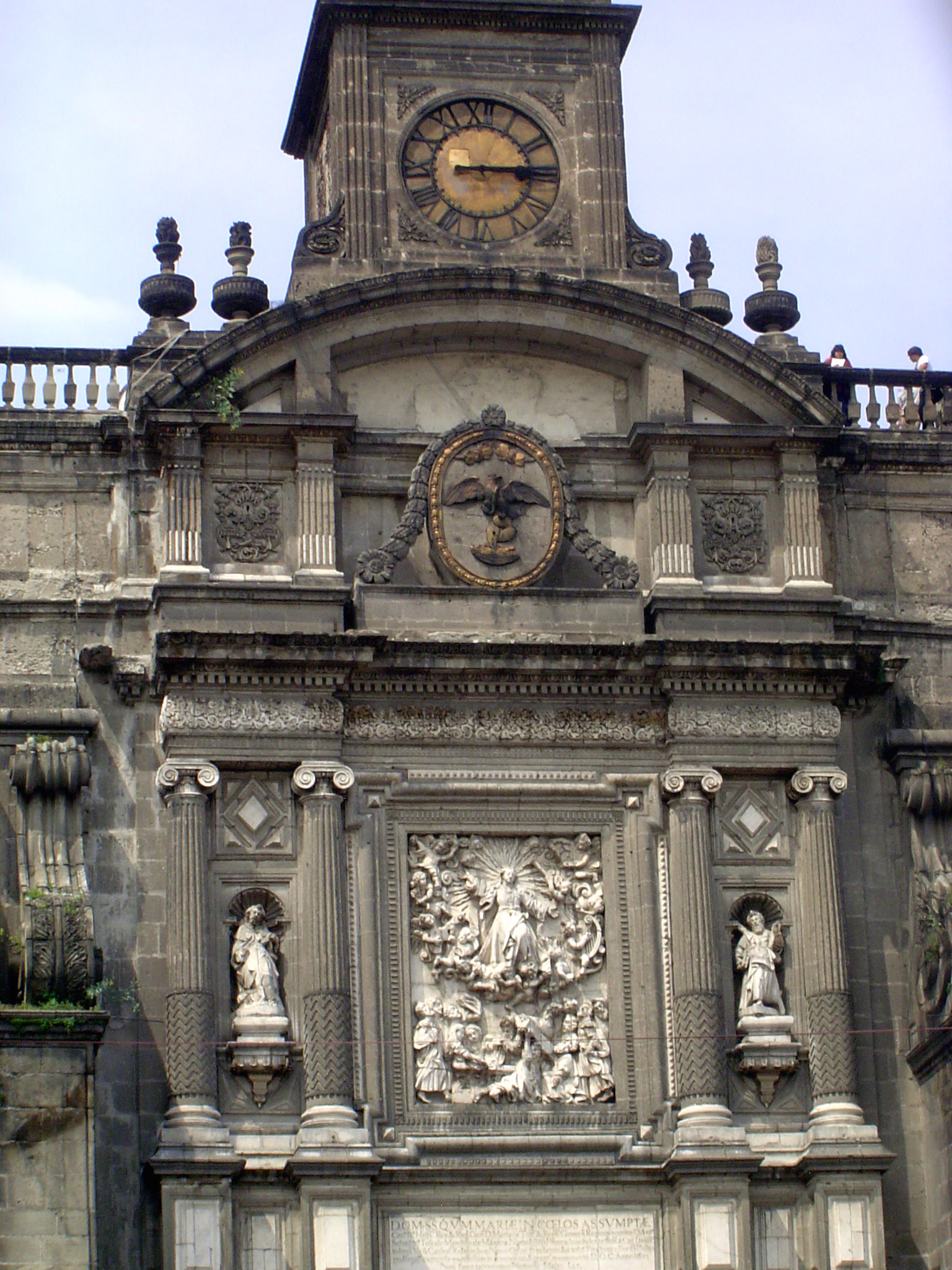 Construction work went on so long that tastes changed as the cathedral rose. Arciniega's Renaissance base supports a Baroque tier and above