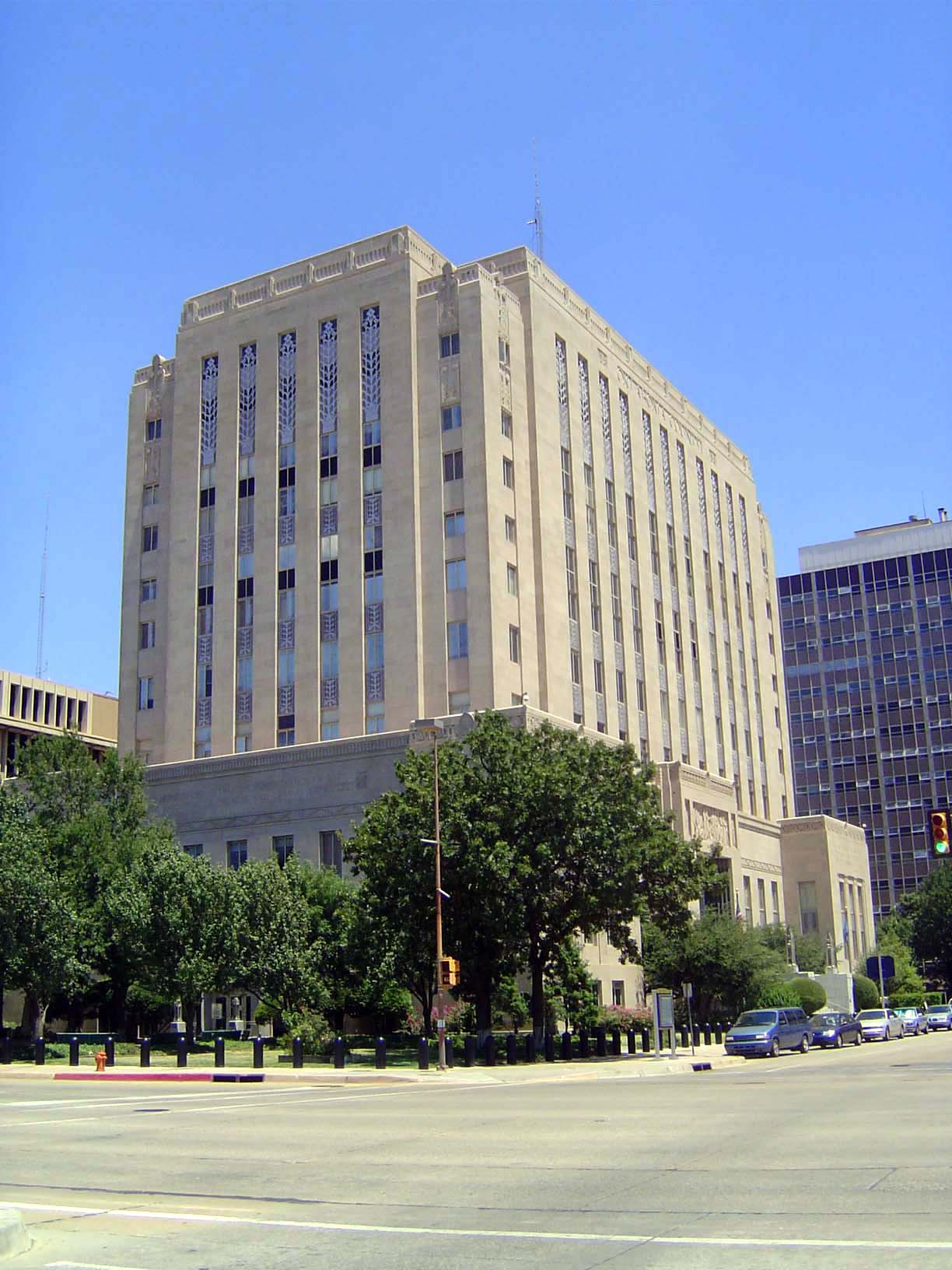 And here's the county courthouse. Now that you're completely confused, put the pieces together. The Rock Island and Frisco tracks no longer