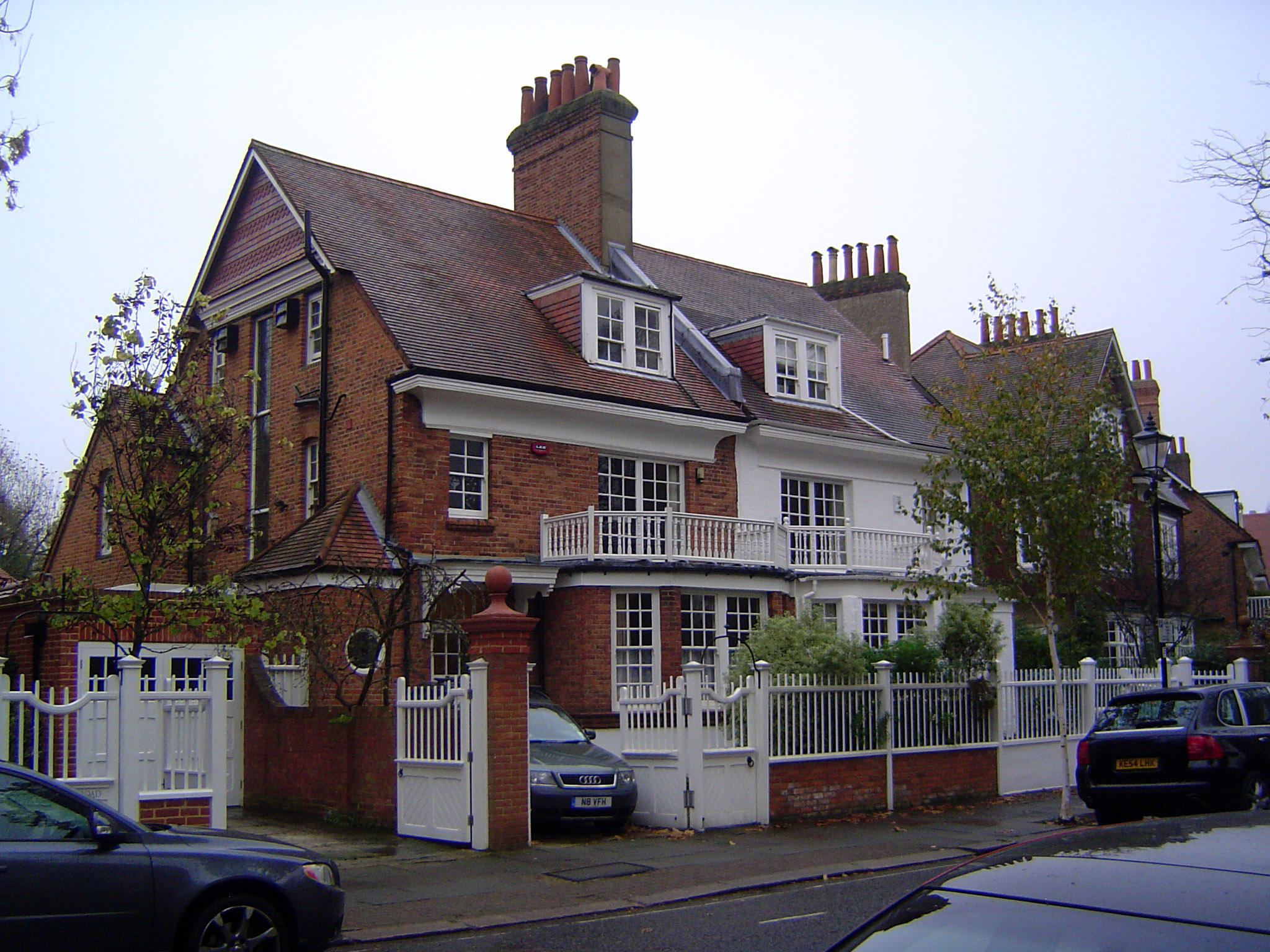 Most of the homes were semi-detached duplexes set close to the street but with screened front yards. Bay windows were common, along with bal