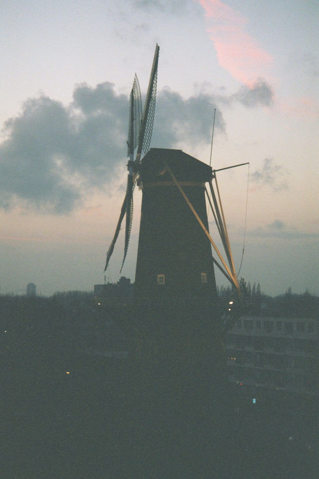 To grind the grain used by such distilleries, the five biggest windmills in the world were built nearby in Schiedam. One, the Nieuwe Palmboo