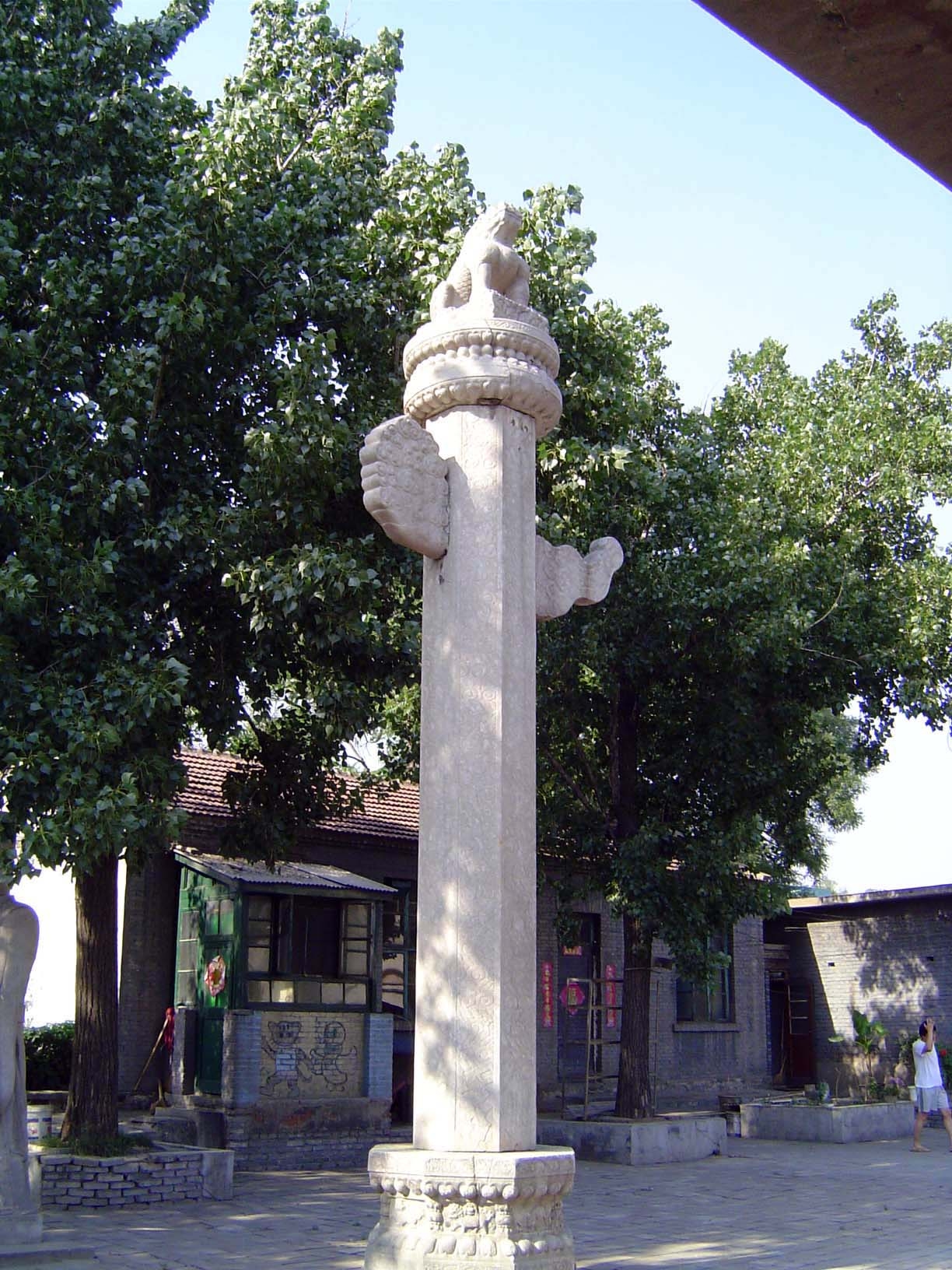 Tianyi Mu was established in 1600. It's 12 miles straight west from Tian'anmen. Shortly after the road finally bends right to avoid a steel