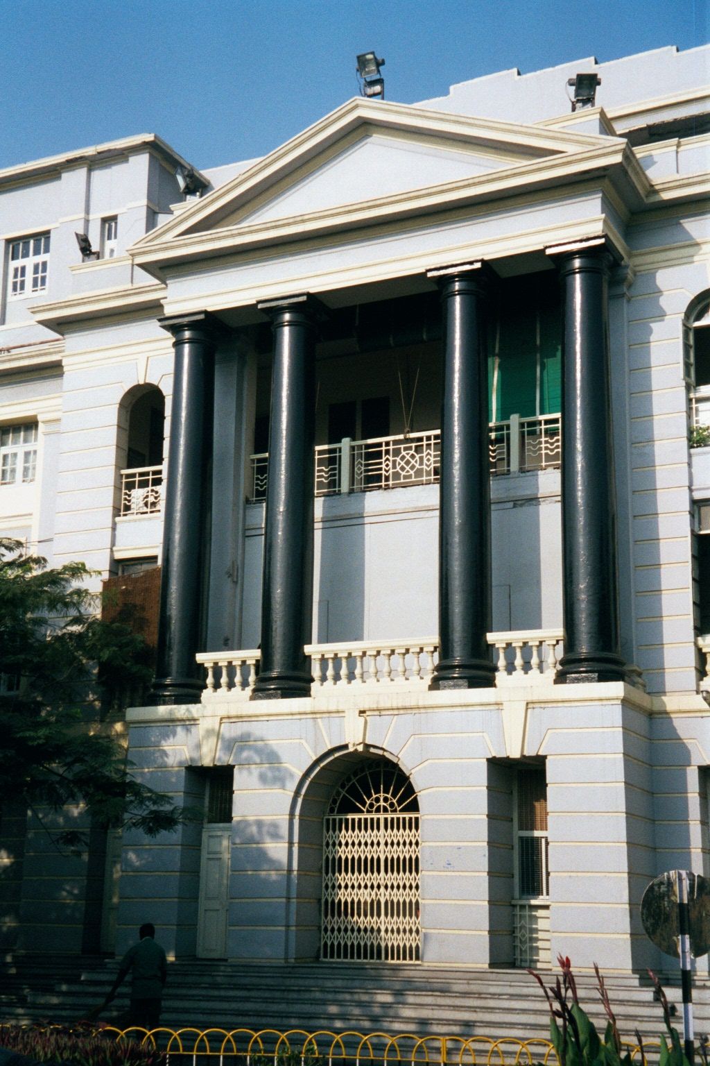 Inside is also the secretariat. These pictures come from the 1990s, when photography was still allowed.