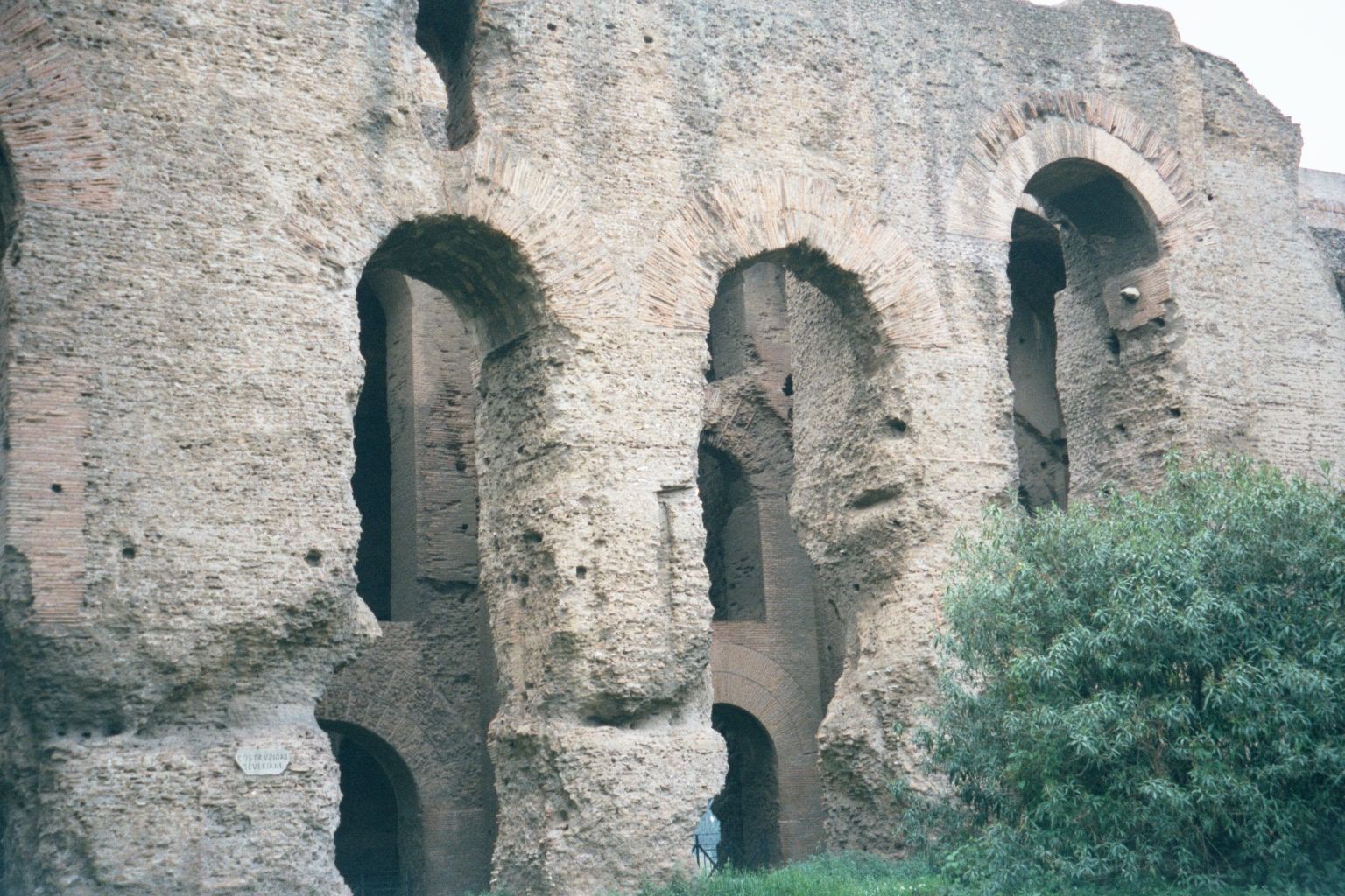 The Palatine received water from the Palatine Aqueduct, an extension of the 45-mile Claudian Aqueduct. Here are some of its arches on the ea