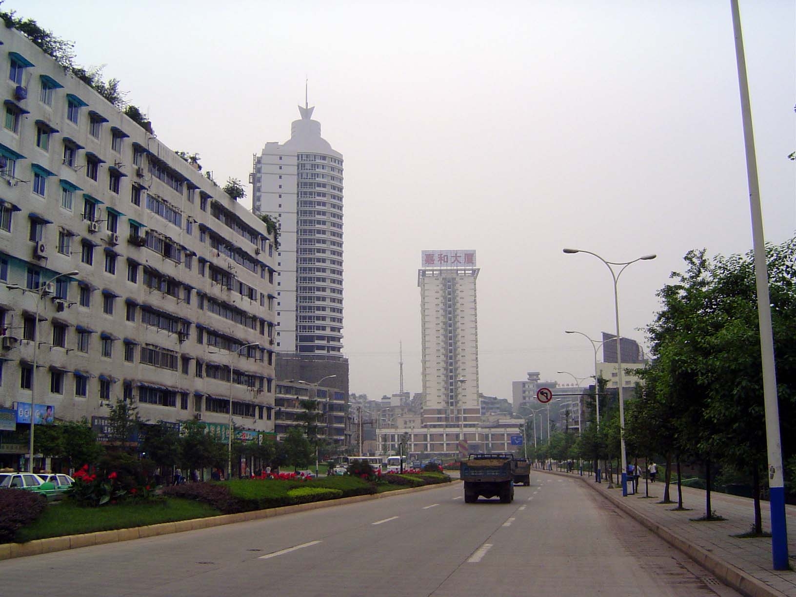 Not what you expect for a town you never heard of in the middle of "rural" China? Nei Jiang has 300,000 people.