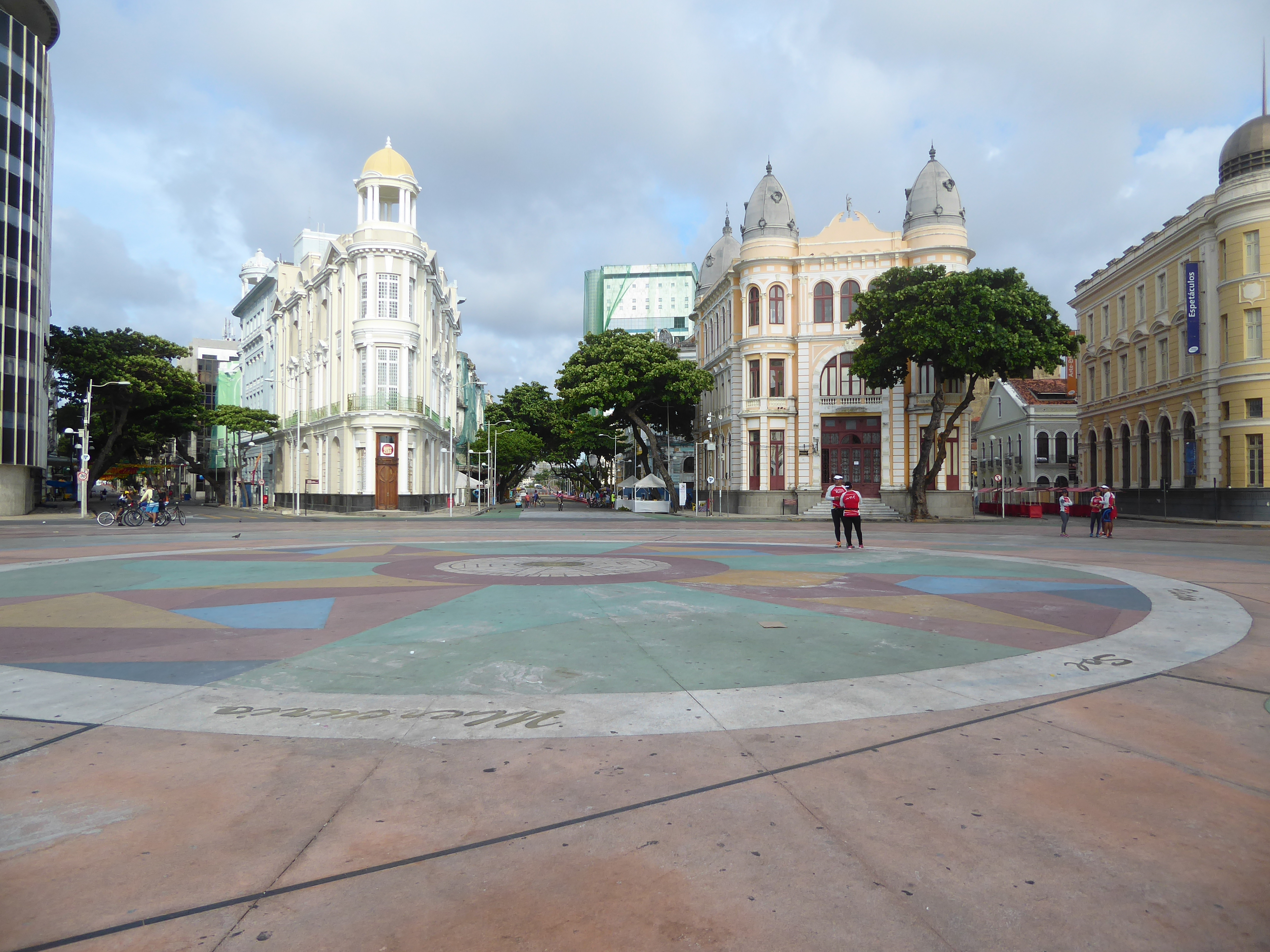 We're now in the heart of the business district of Recife Antigo. The paving star is Marco Zero, installed in 1938 to mark the point from wh
