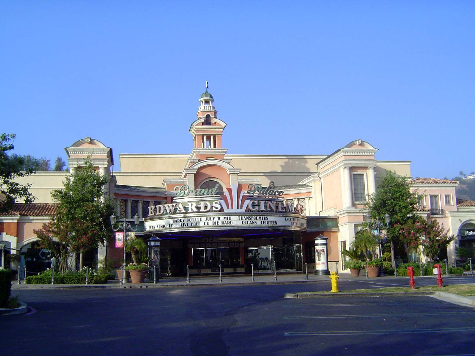 We've slipped 30 miles west to Calabasas and its new Commons, "a charming Mediterranean-style retail and entertainment village... combining