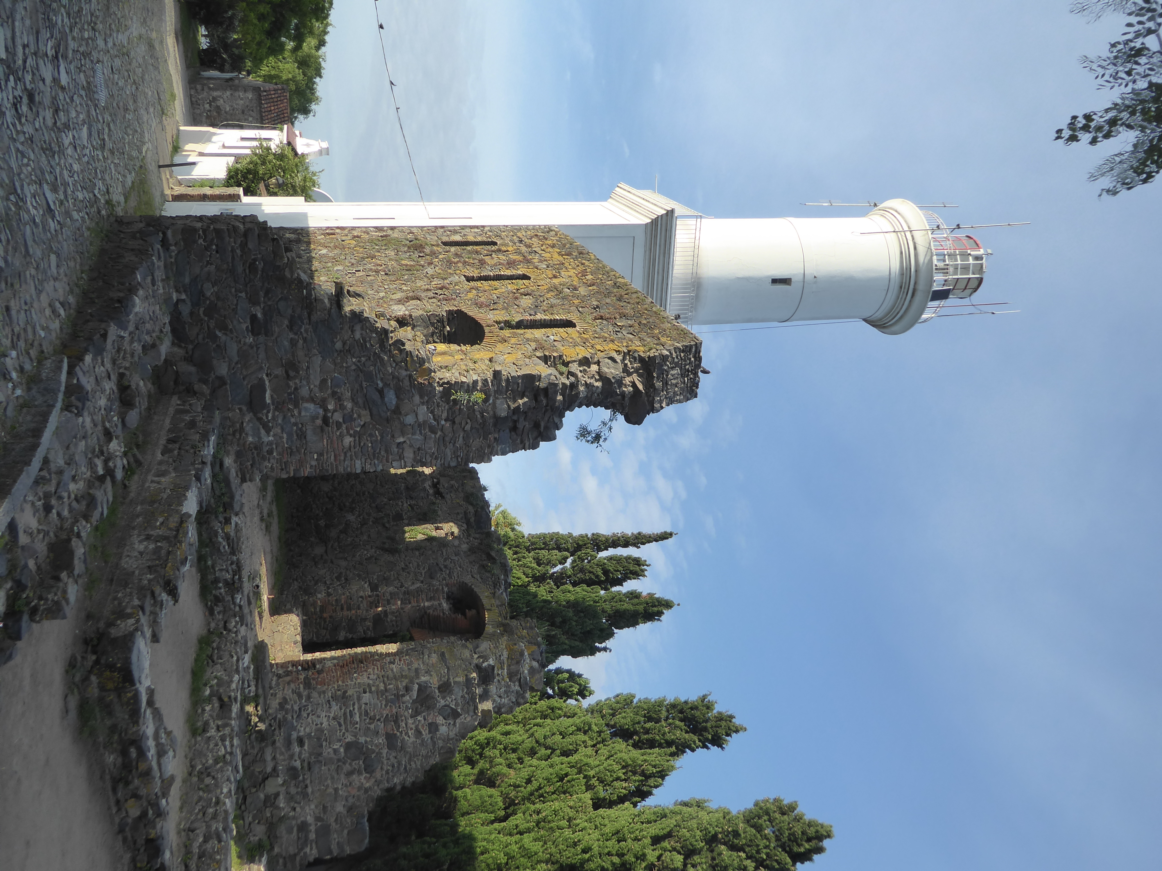 The lighthouse flanks the ruins of the convent of San Francisco. When was it abandoned? Good question. Note the fine—which is to say rough—P