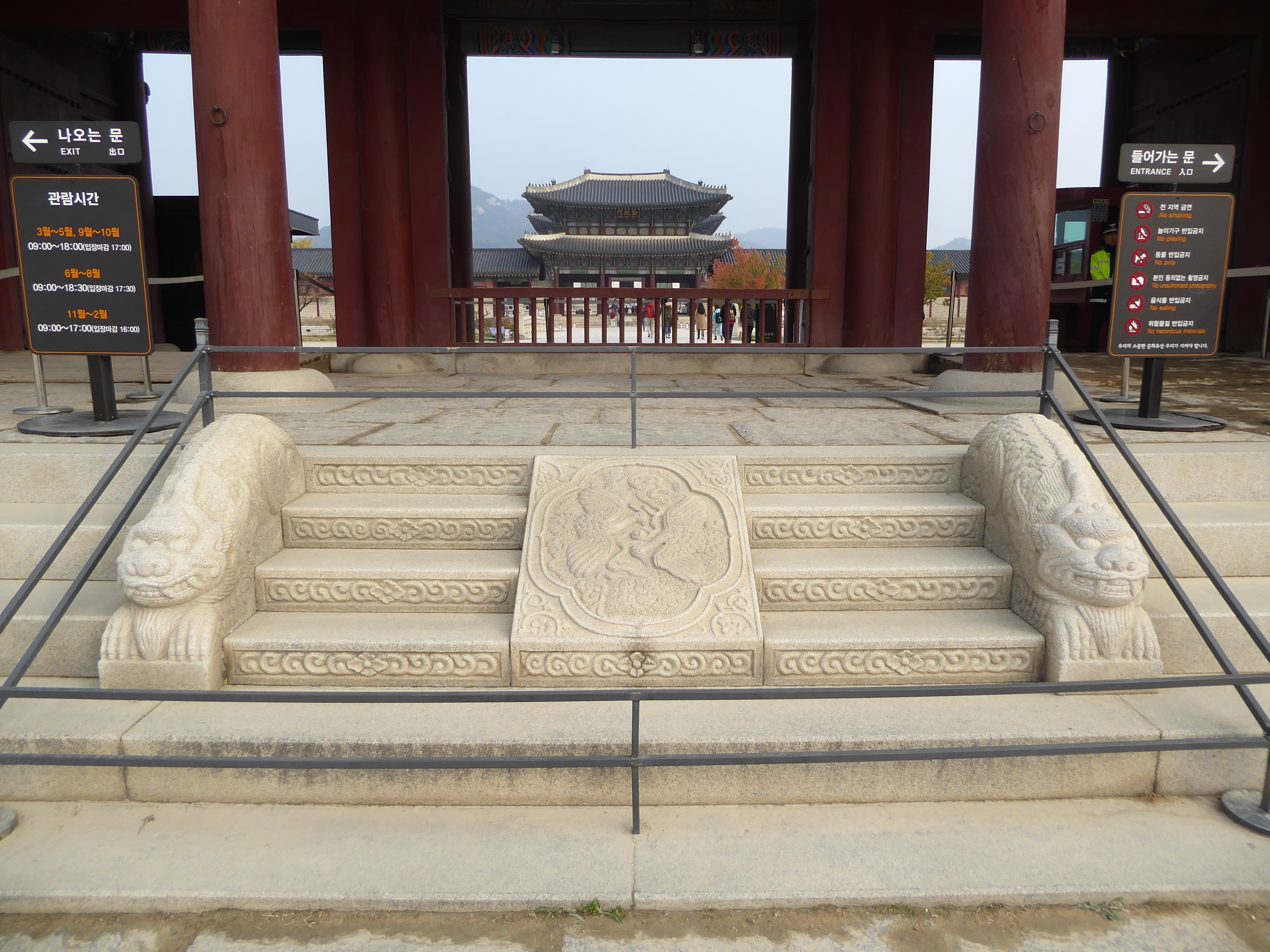 Here's that central spirit staircase, with protective haet'ae, modified lions with keen powers of discernment. There are so many comparable