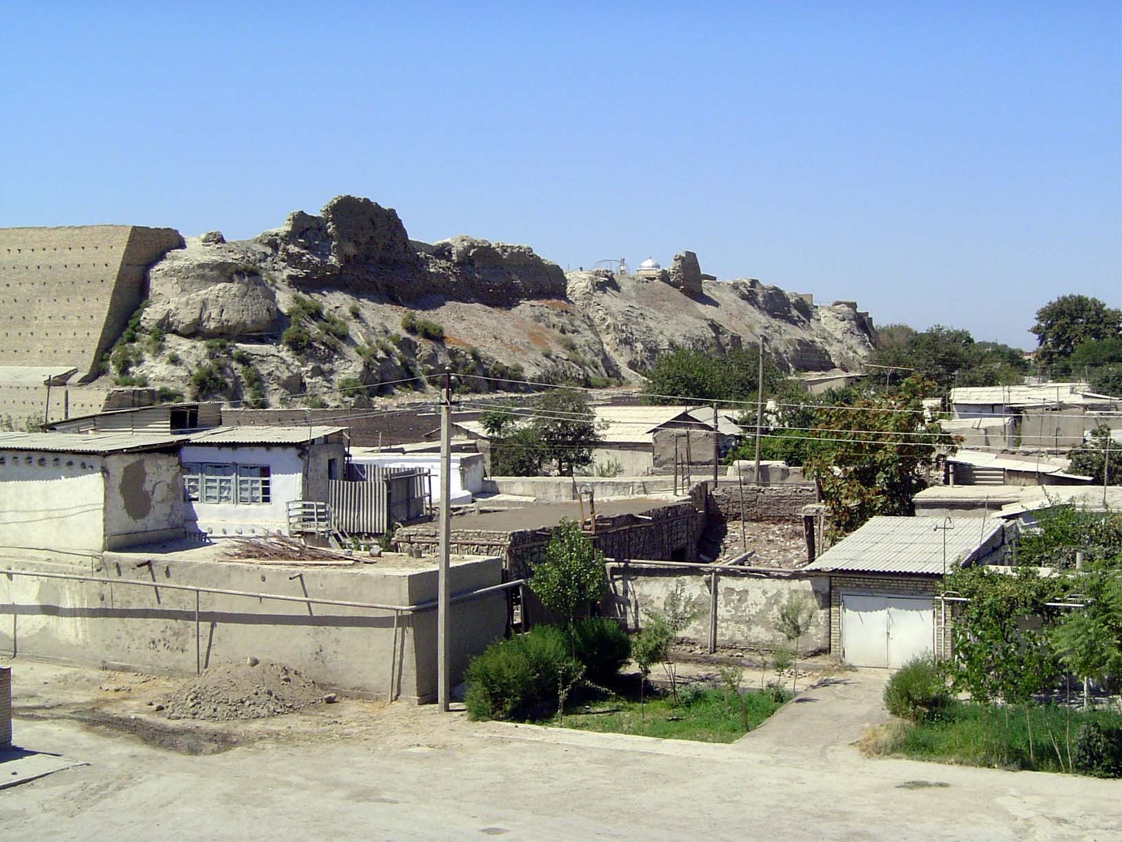 Within the city there was an inner citadel or fort, the Ark, where the emir had his palace. Its wall was reduced to near-rubble before the S