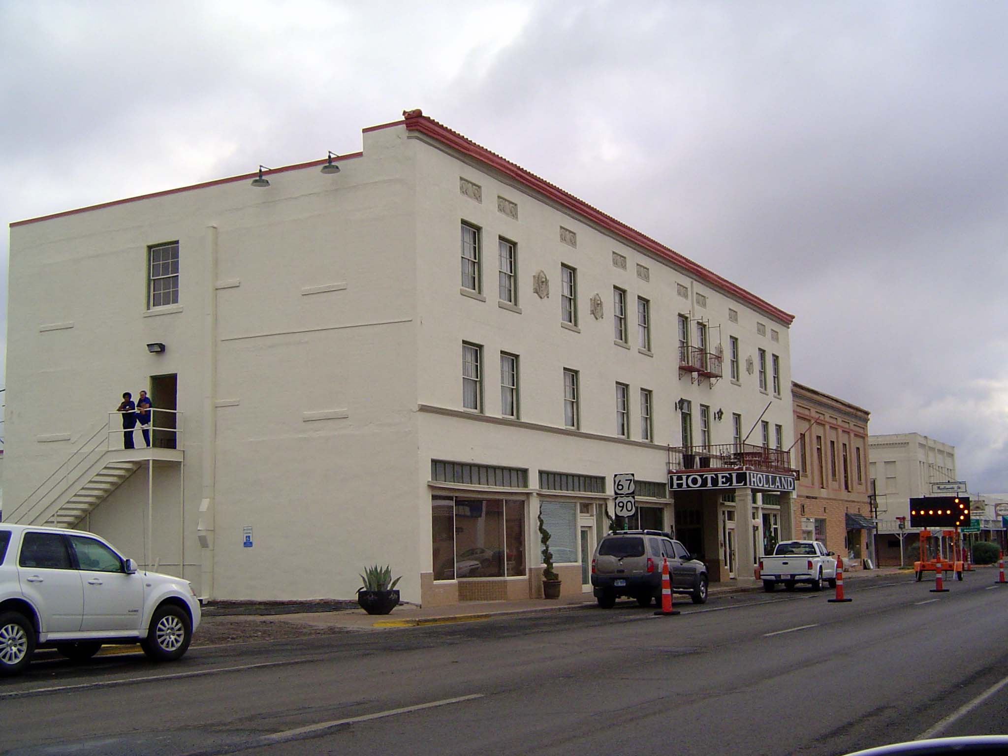 We've come 25 miles east to Alpine. Compared to Marfa, with 2,000 people, Alpine is a bustling place with 6,000, plus a couple of thousand m