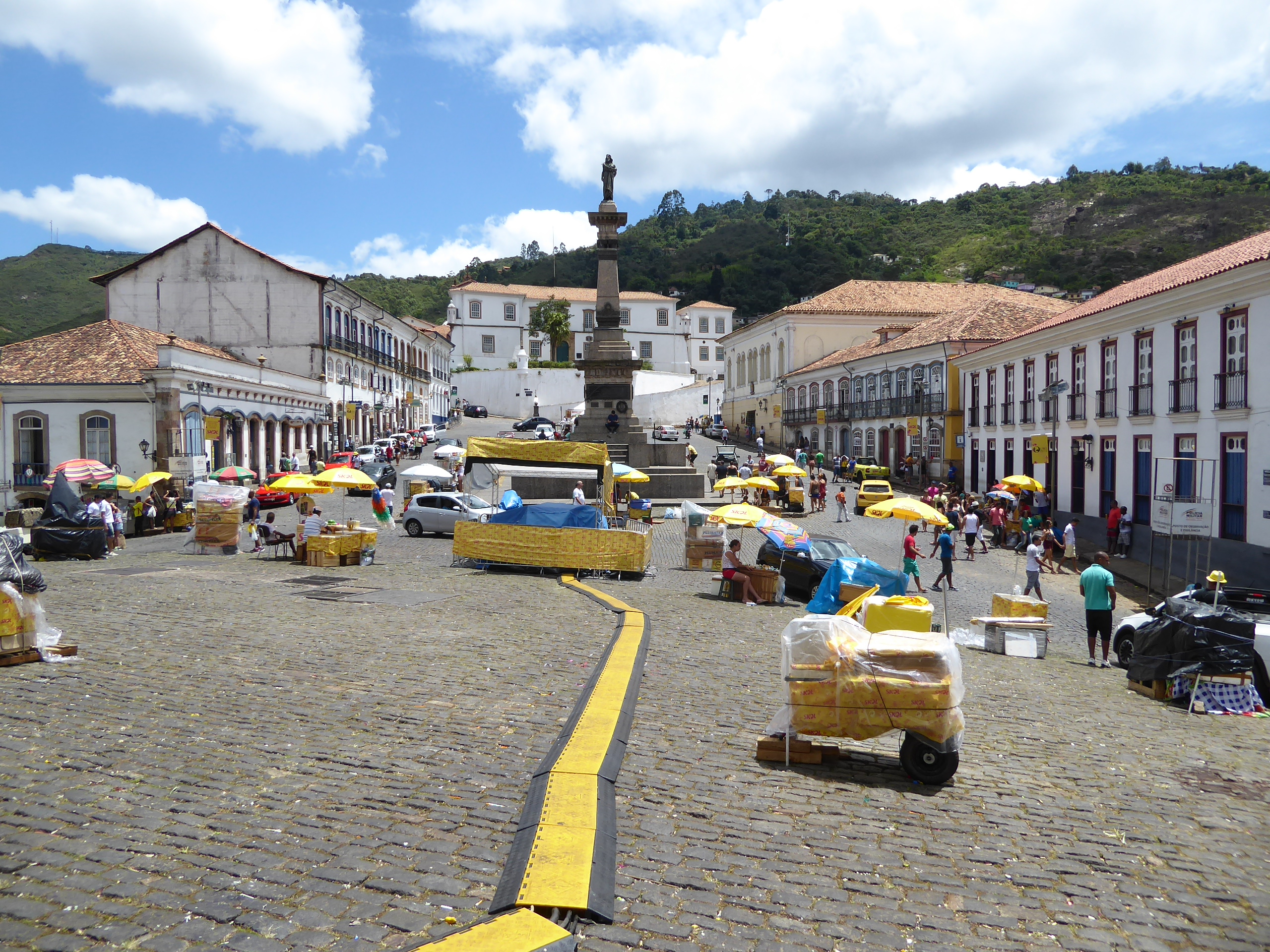 So here's the Praça Tiradentes, the plaza of the "tooth puller." He was Joaquim José da Silva Xavier, hung as a traitor in 1792 for his role