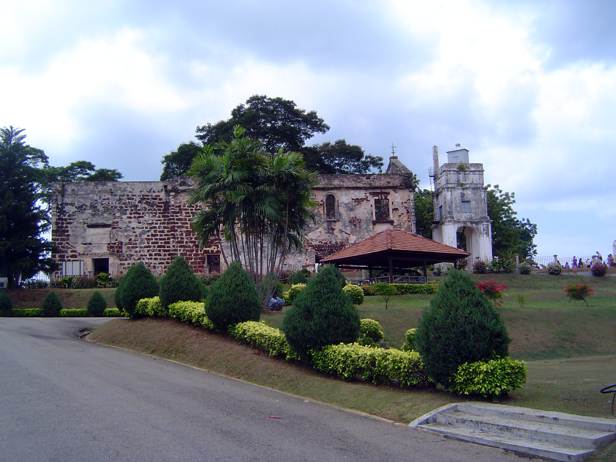 On the summit of the hill the Portuguese built a church in 1521 and a larger structure—in ruin here—later that century. The Dutch took over