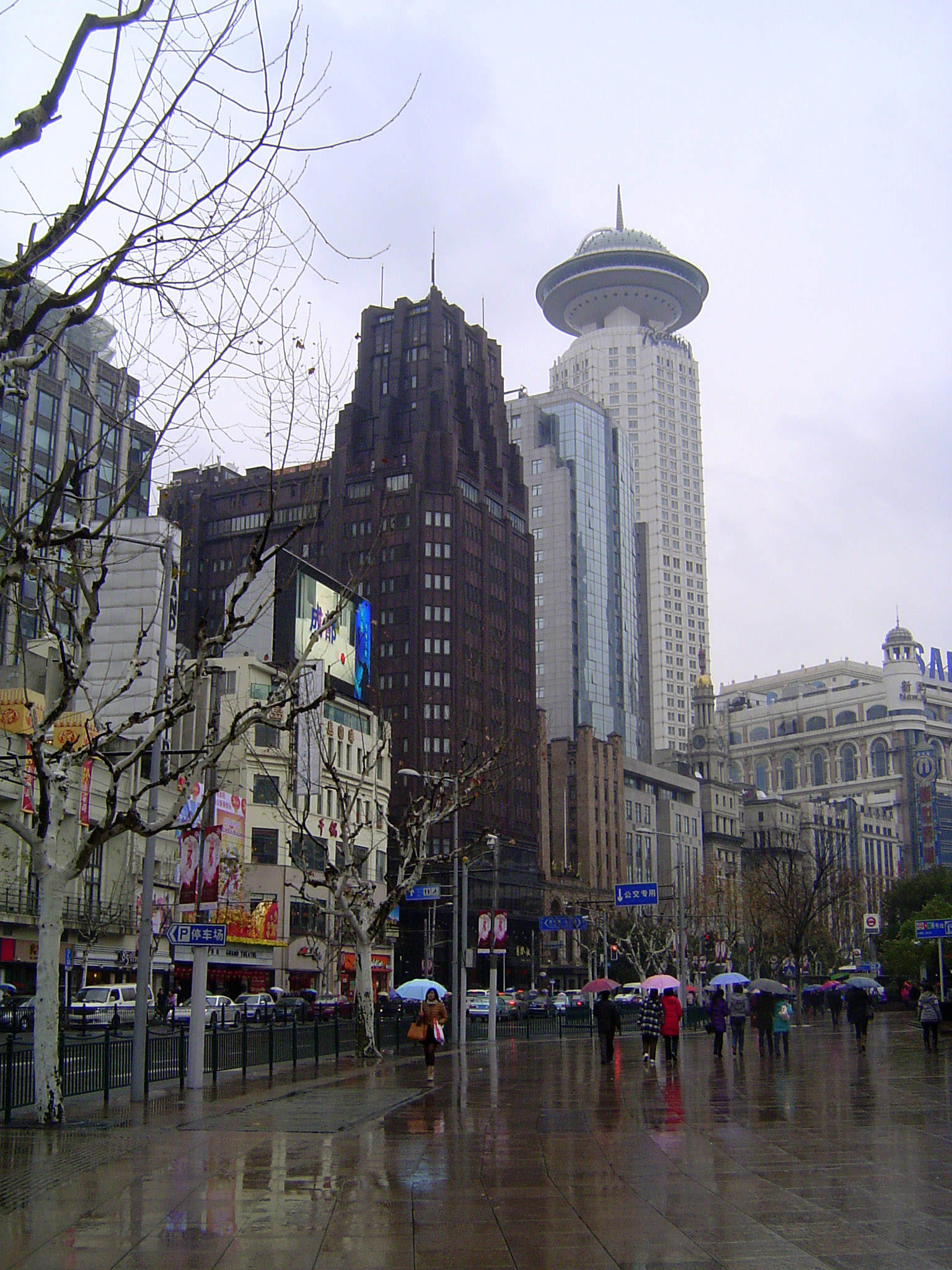 The Grand Theater and, behind it, the forbiddingly gloomy Park Hotel. If you thought the Radisson hotel chain was Canadian, you're obviously