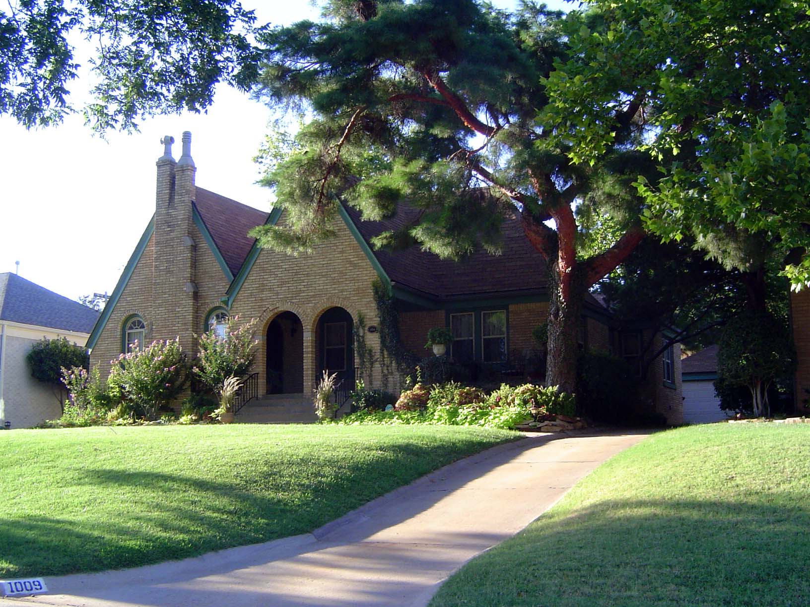 Here, at 1009 38th, is a house from 1934.