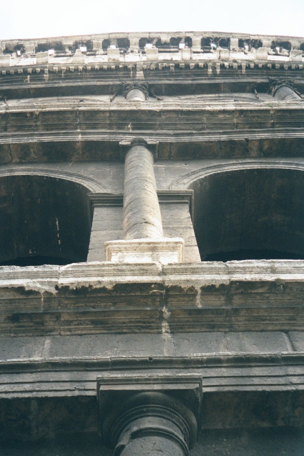 The three-quarter or engaged columns are of the Doric order on the ground level, topped by an Ionic layer and a Corinthian layer. The top la