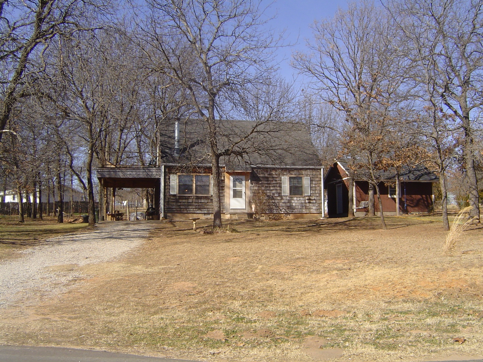 There are homes out here that look a great deal more rural than suburban, but they're in a minority and generally date from pre-lake times,